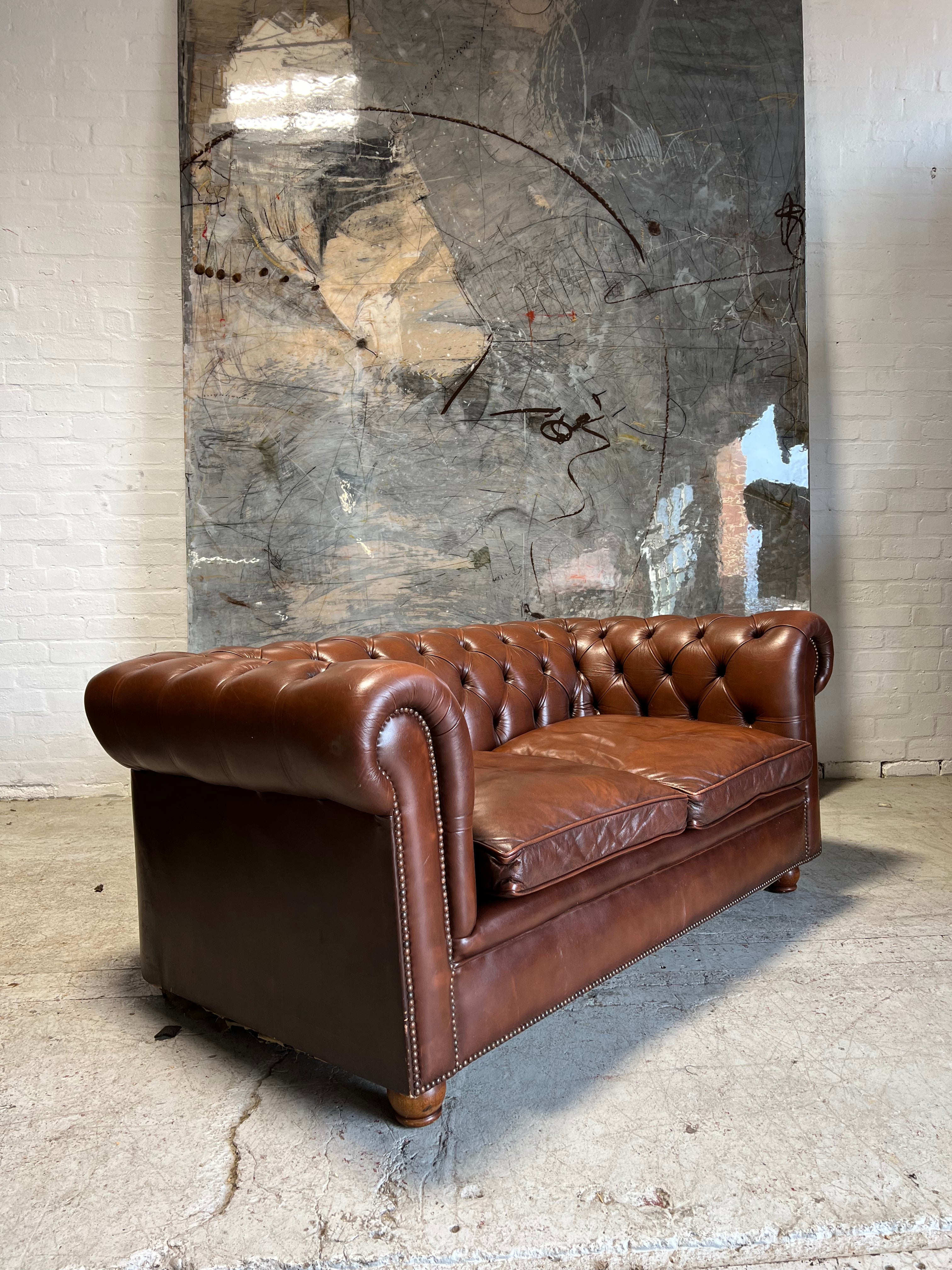 1 of 3 - Beautiful Leather Chesterfield 2 Seater Sofa in Chocolate Brown