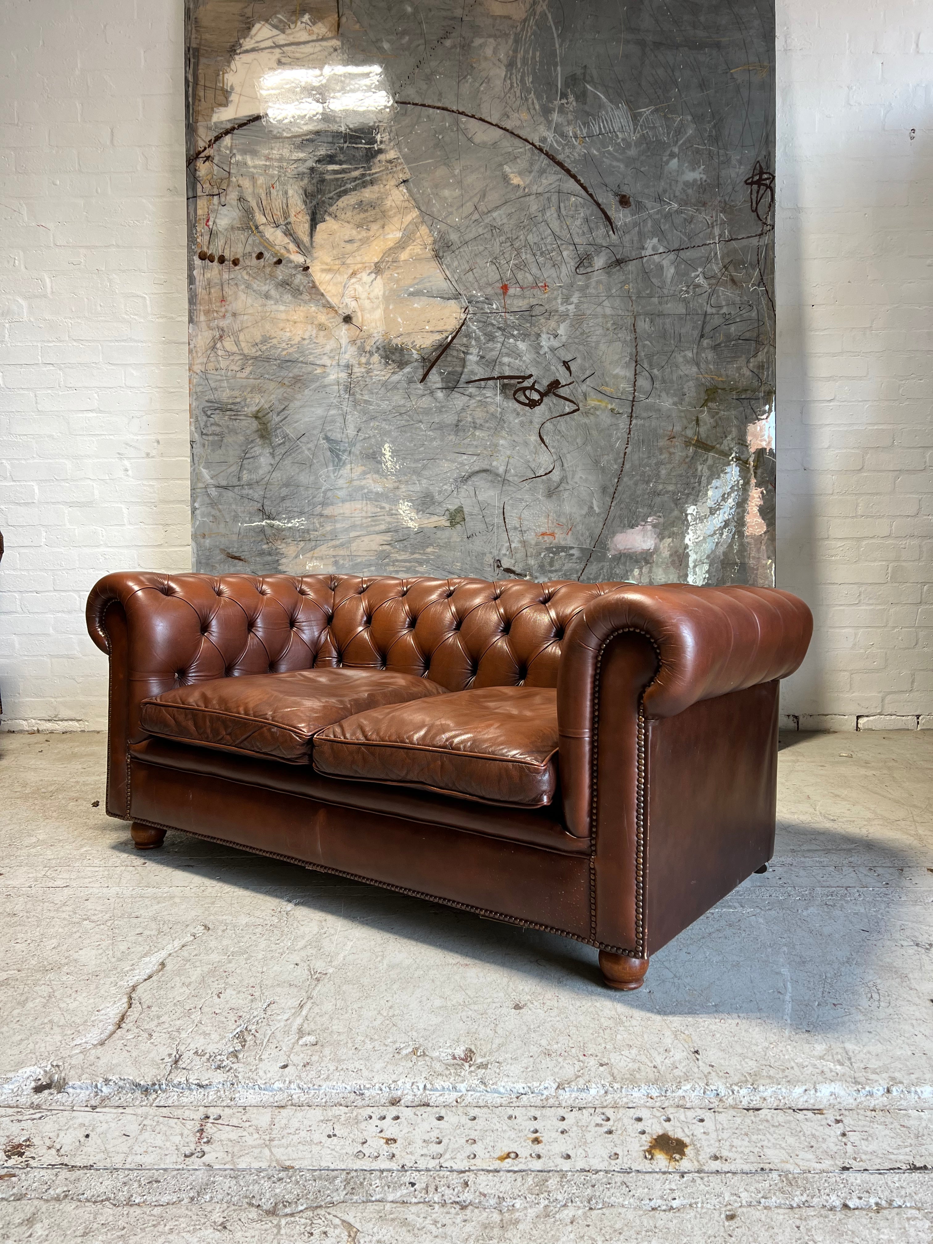 1 of 3 - Beautiful Leather Chesterfield 2 Seater Sofa in Chocolate Brown