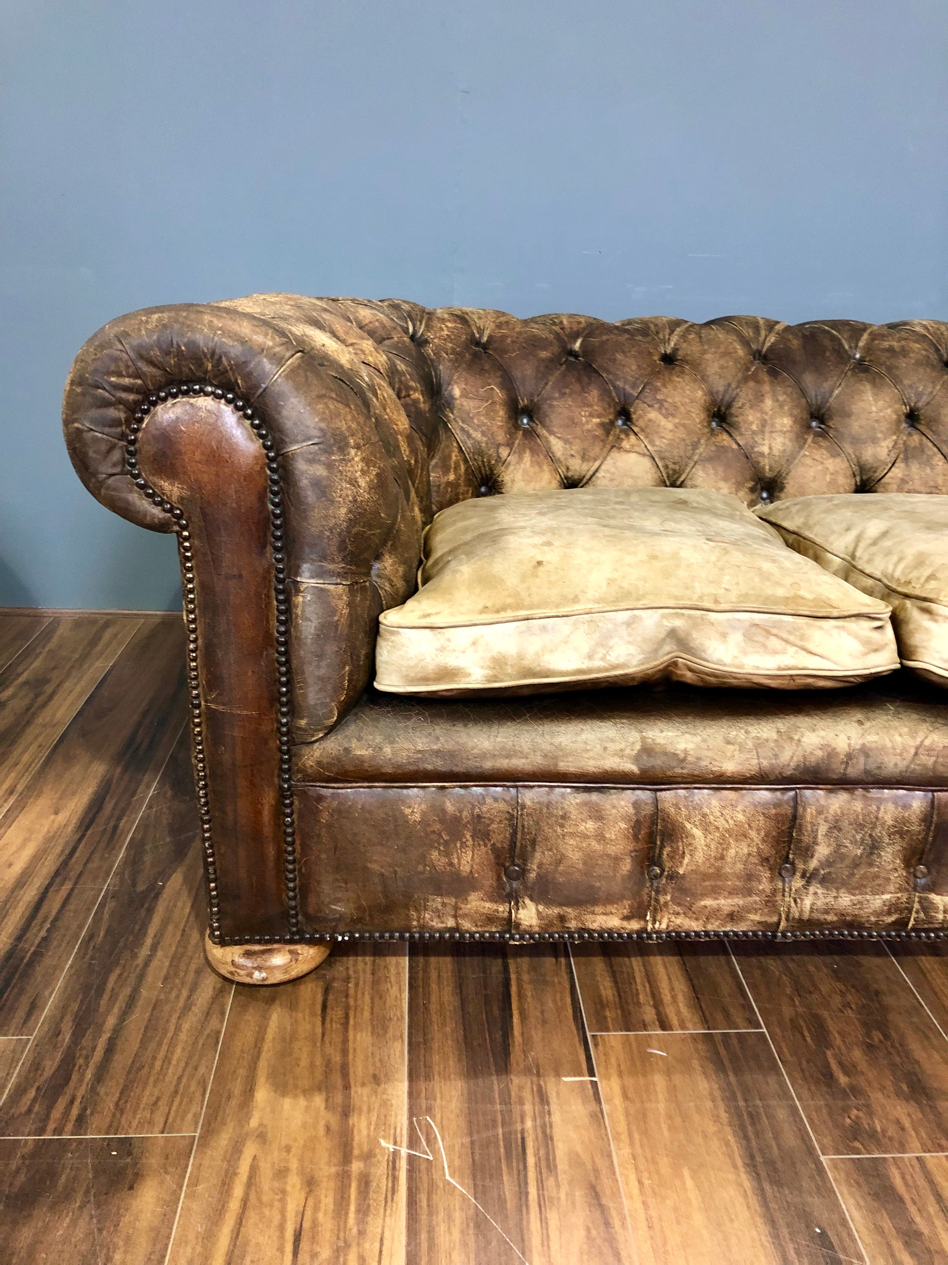 Excellent Early 20thC Antique Chesterfield