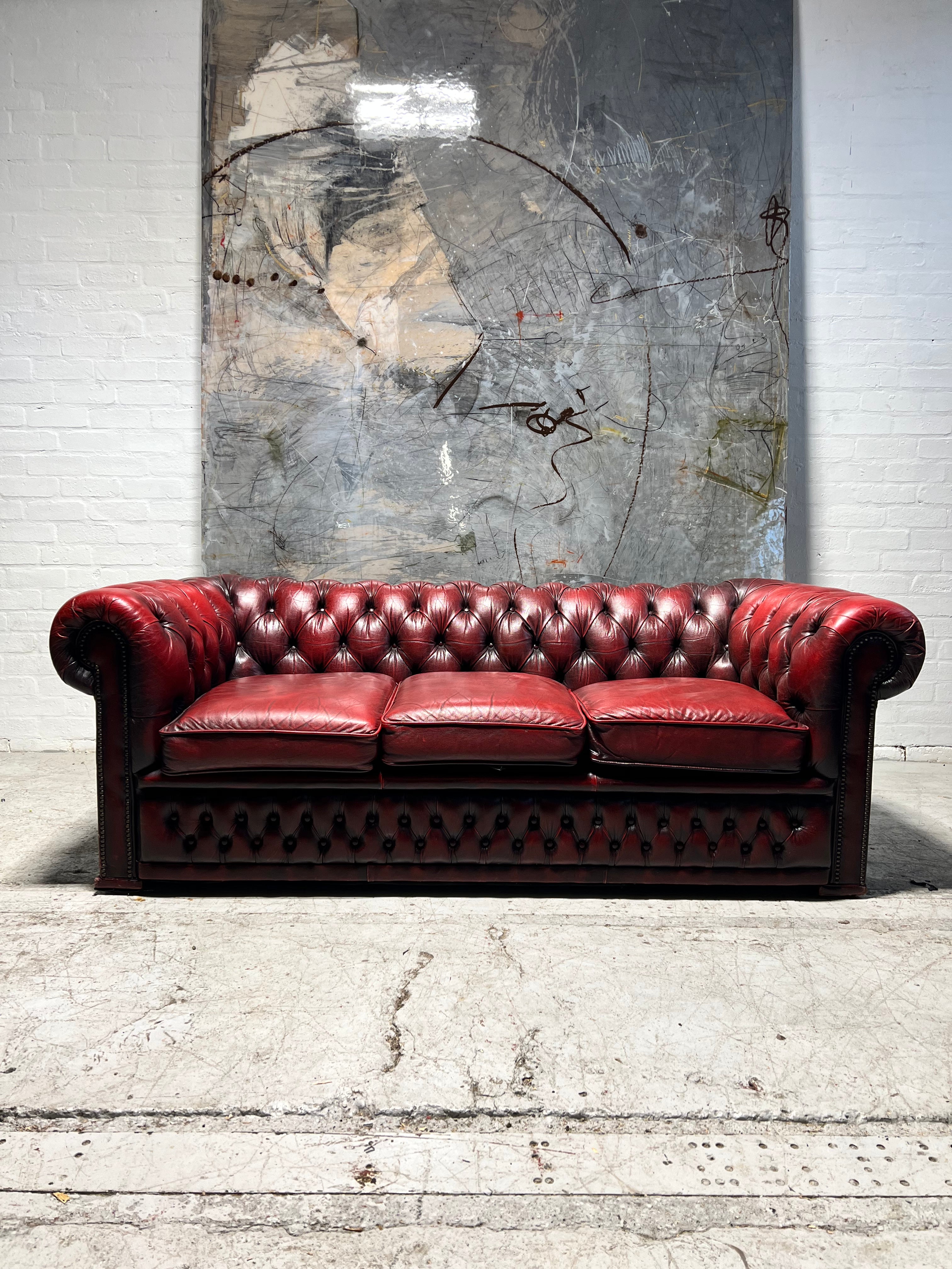 A Very Nice Leather Chesterfield 3 Seater Sofa in Reds