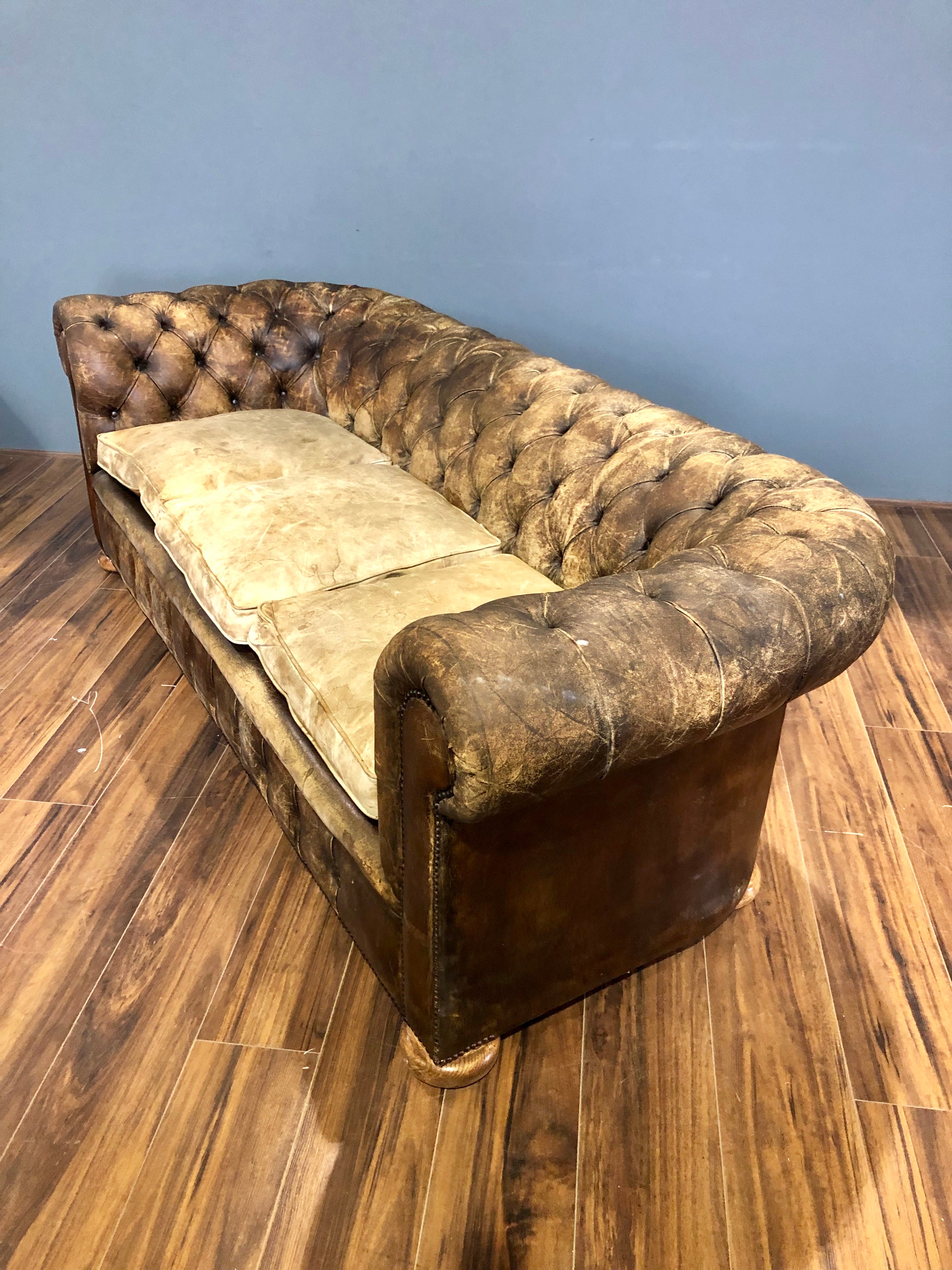 Excellent Early 20thC Antique Chesterfield