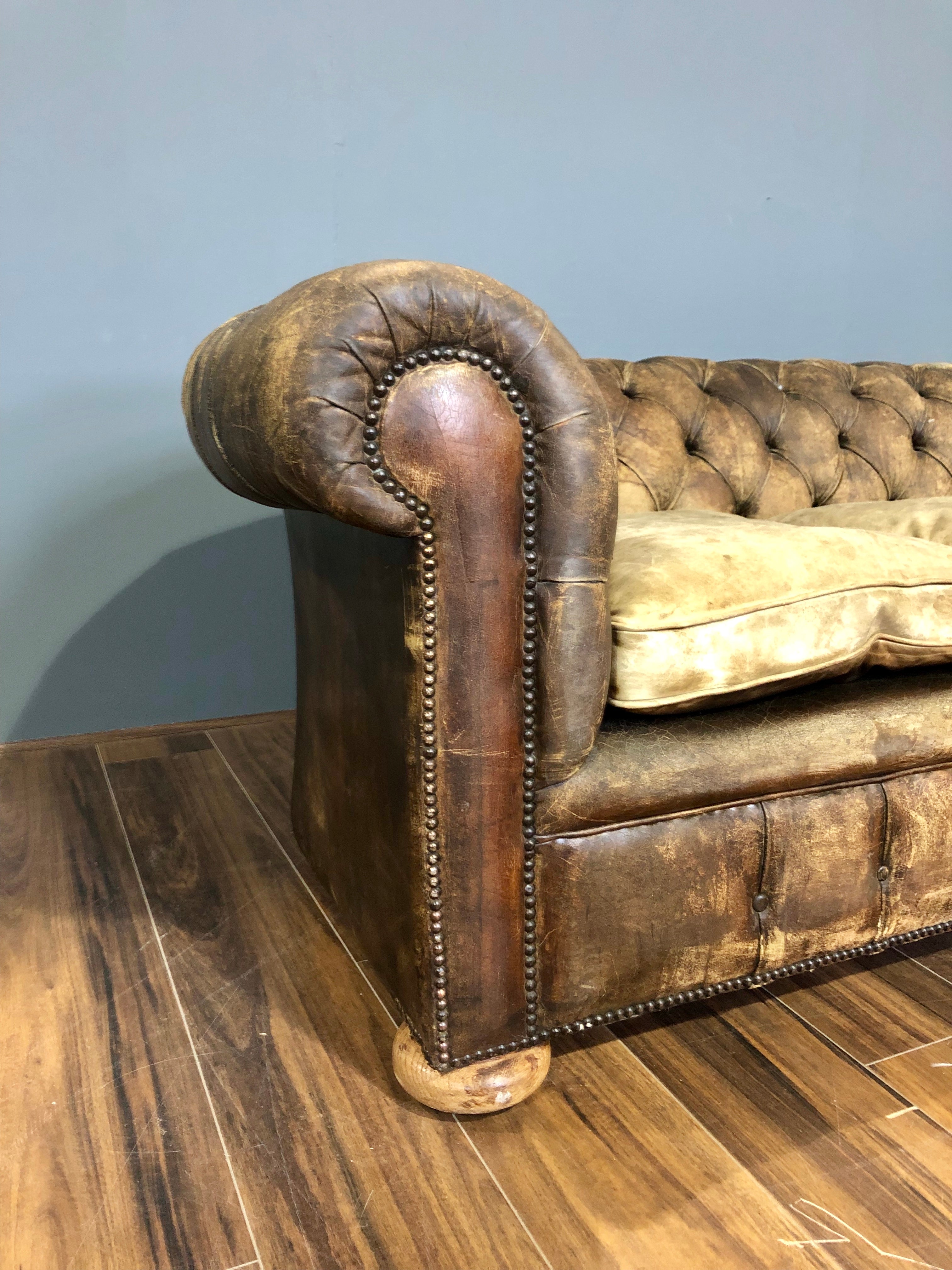 Excellent Early 20thC Antique Chesterfield