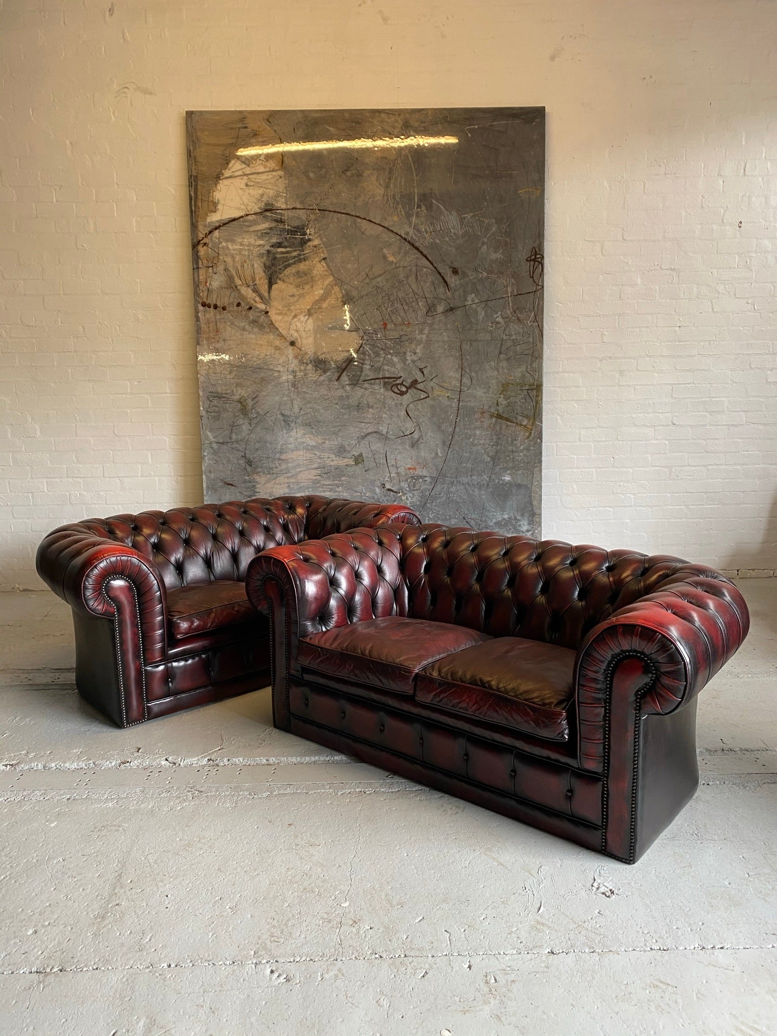 Amazing Wine Leather Chesterfield 2 Seater Sofa