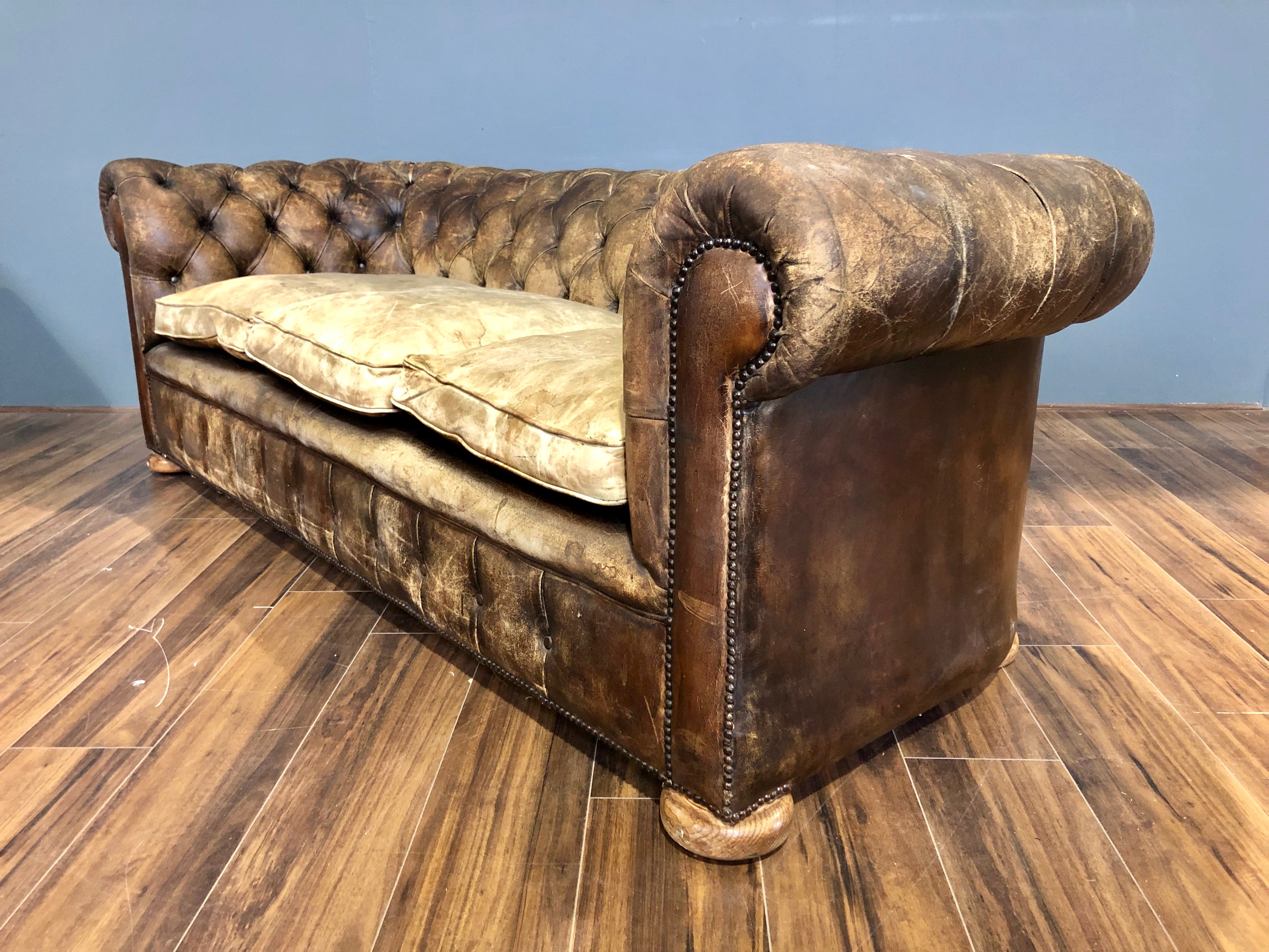 Excellent Early 20thC Antique Chesterfield