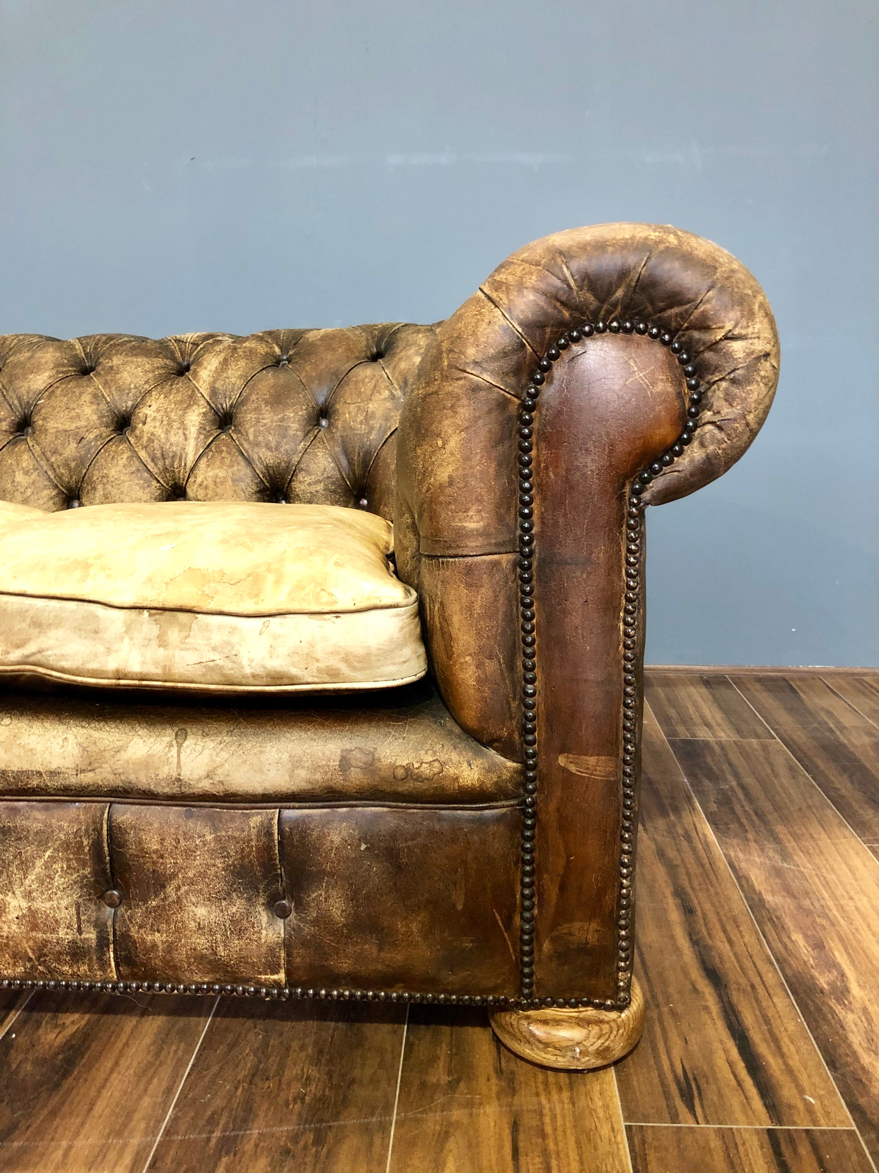 Excellent Early 20thC Antique Chesterfield