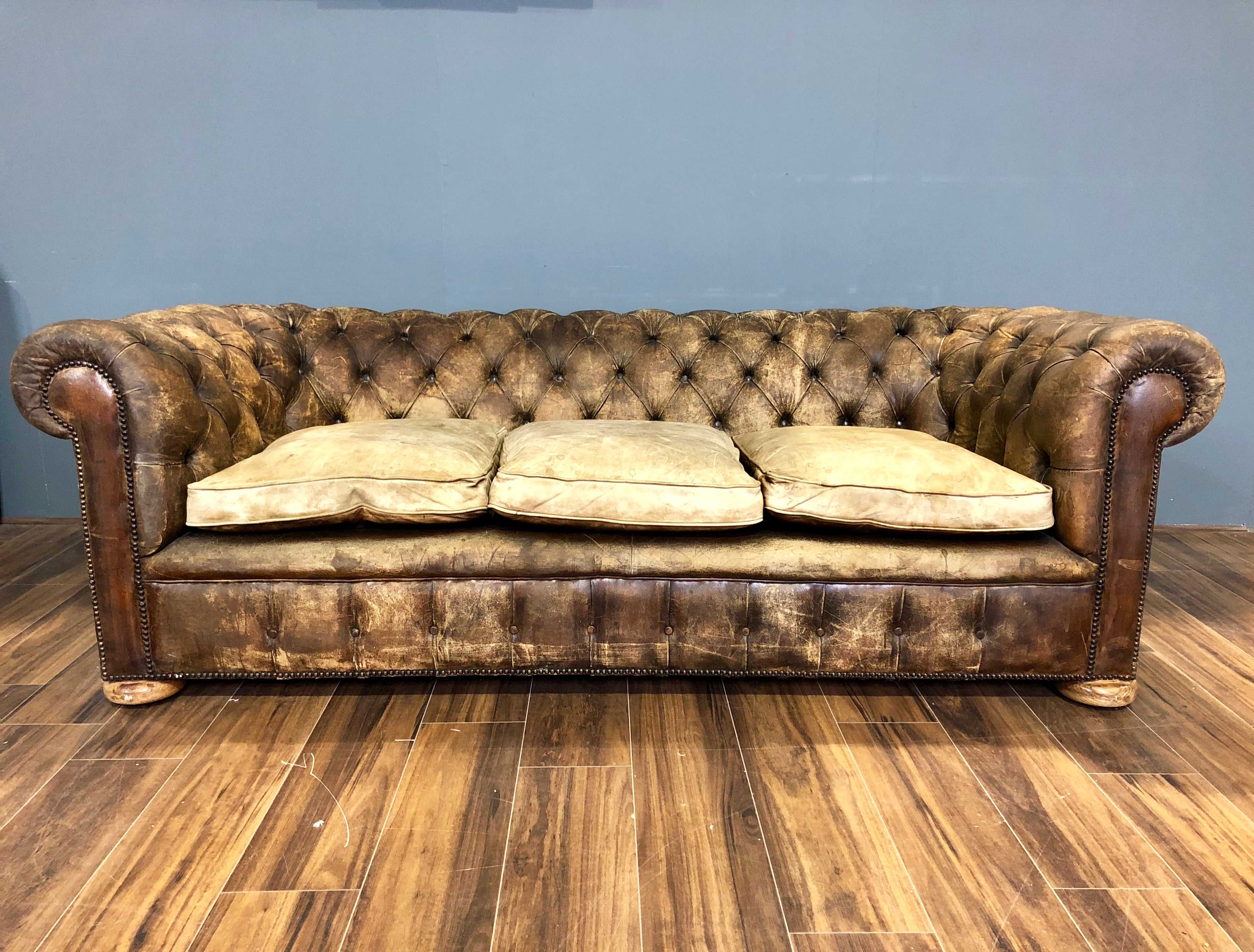 Excellent Early 20thC Antique Chesterfield