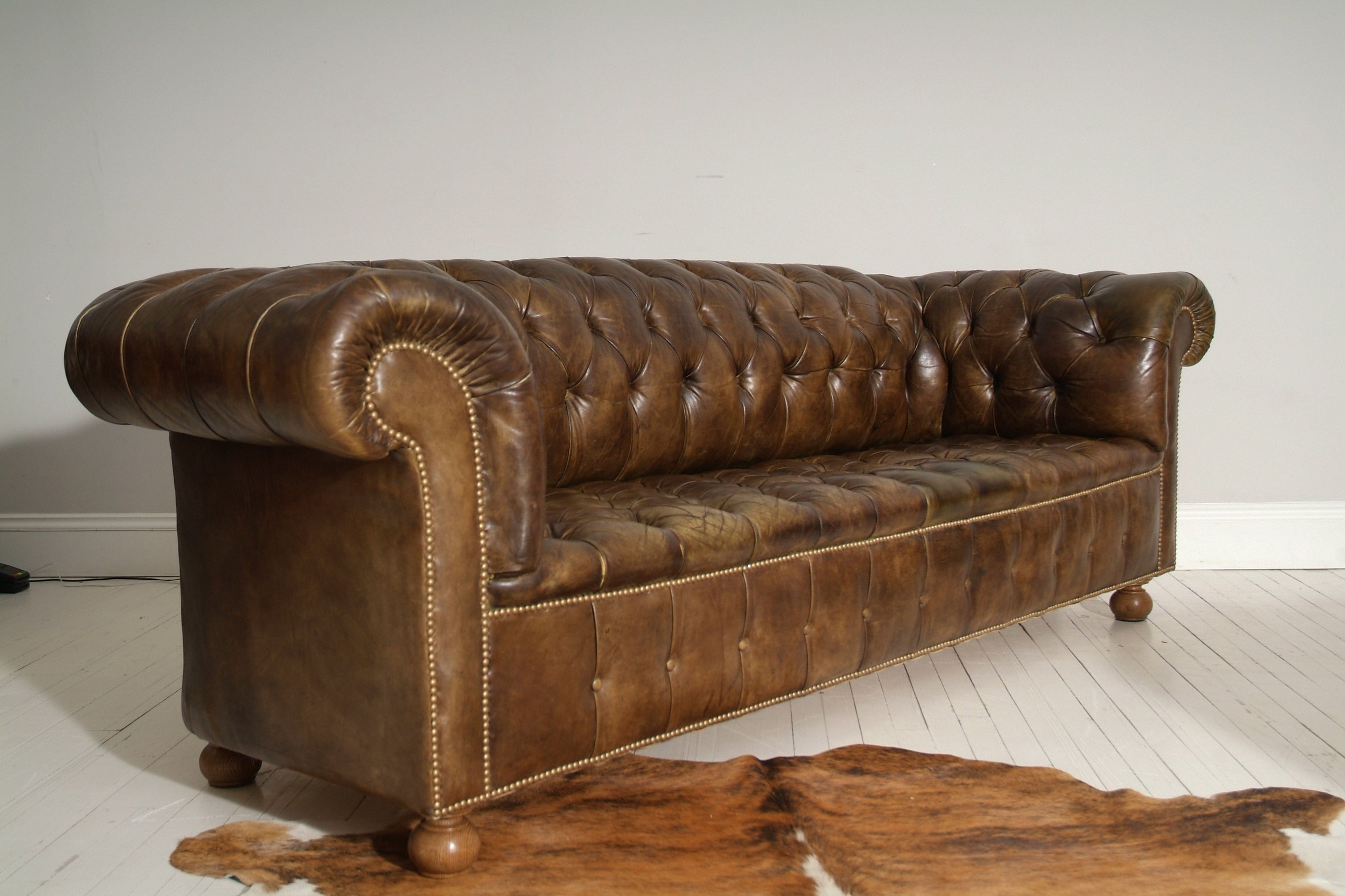 EARLY 20THC ANTIQUE SOFA, CIRCA 1930, ORIGINAL LEATHER