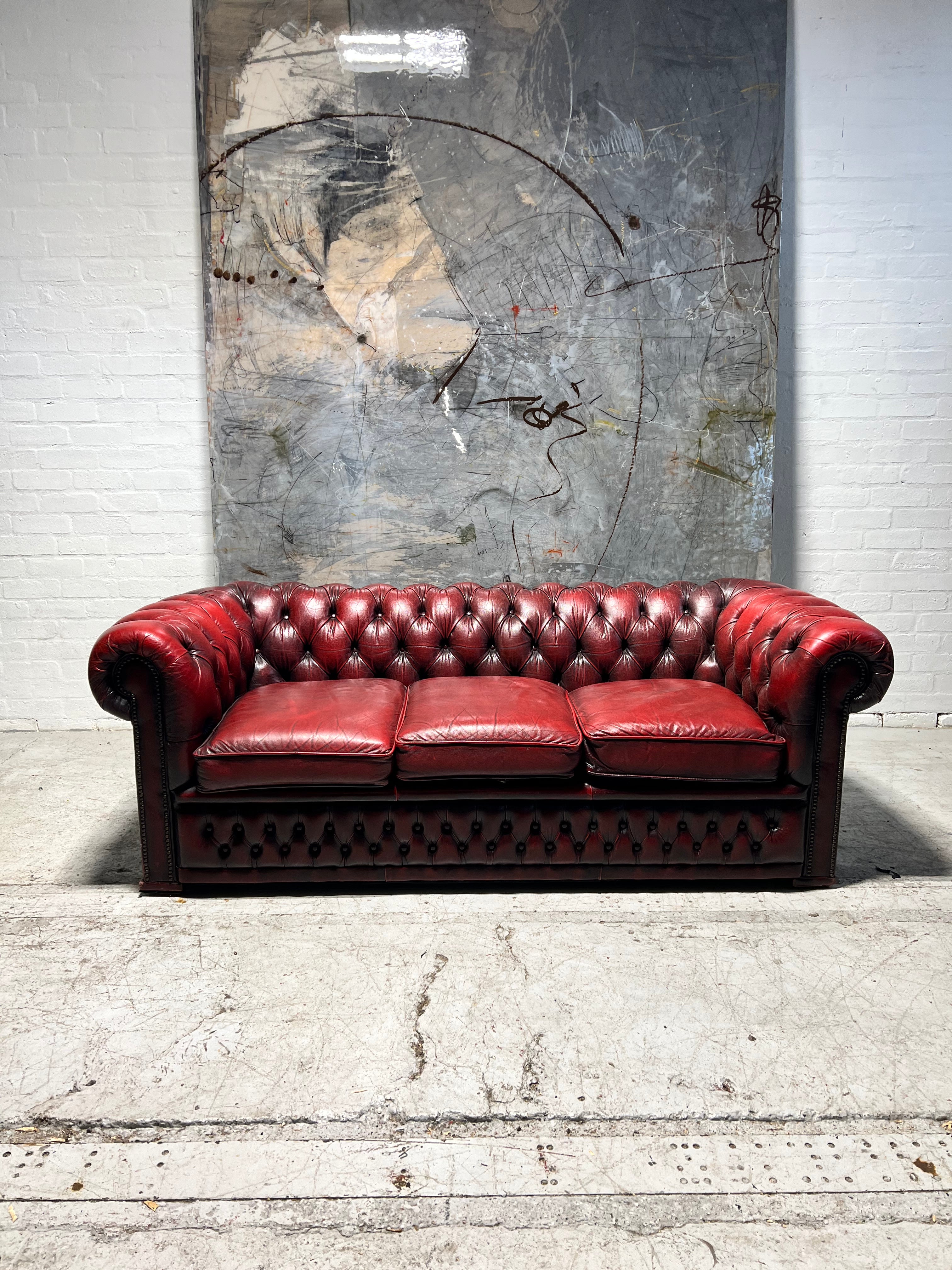 A Very Nice Leather Chesterfield 3 Seater Sofa in Reds