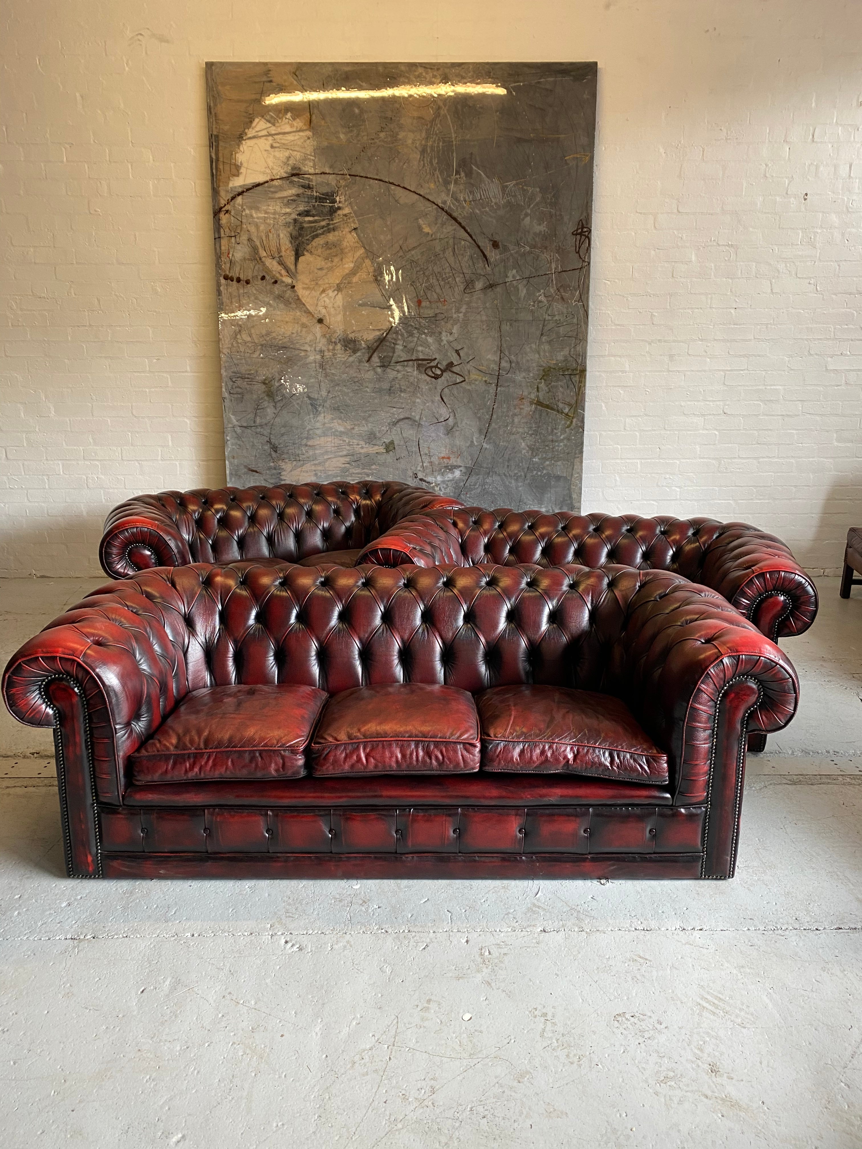 An Exceptionally Good 5 Piece Chesterfield Suite