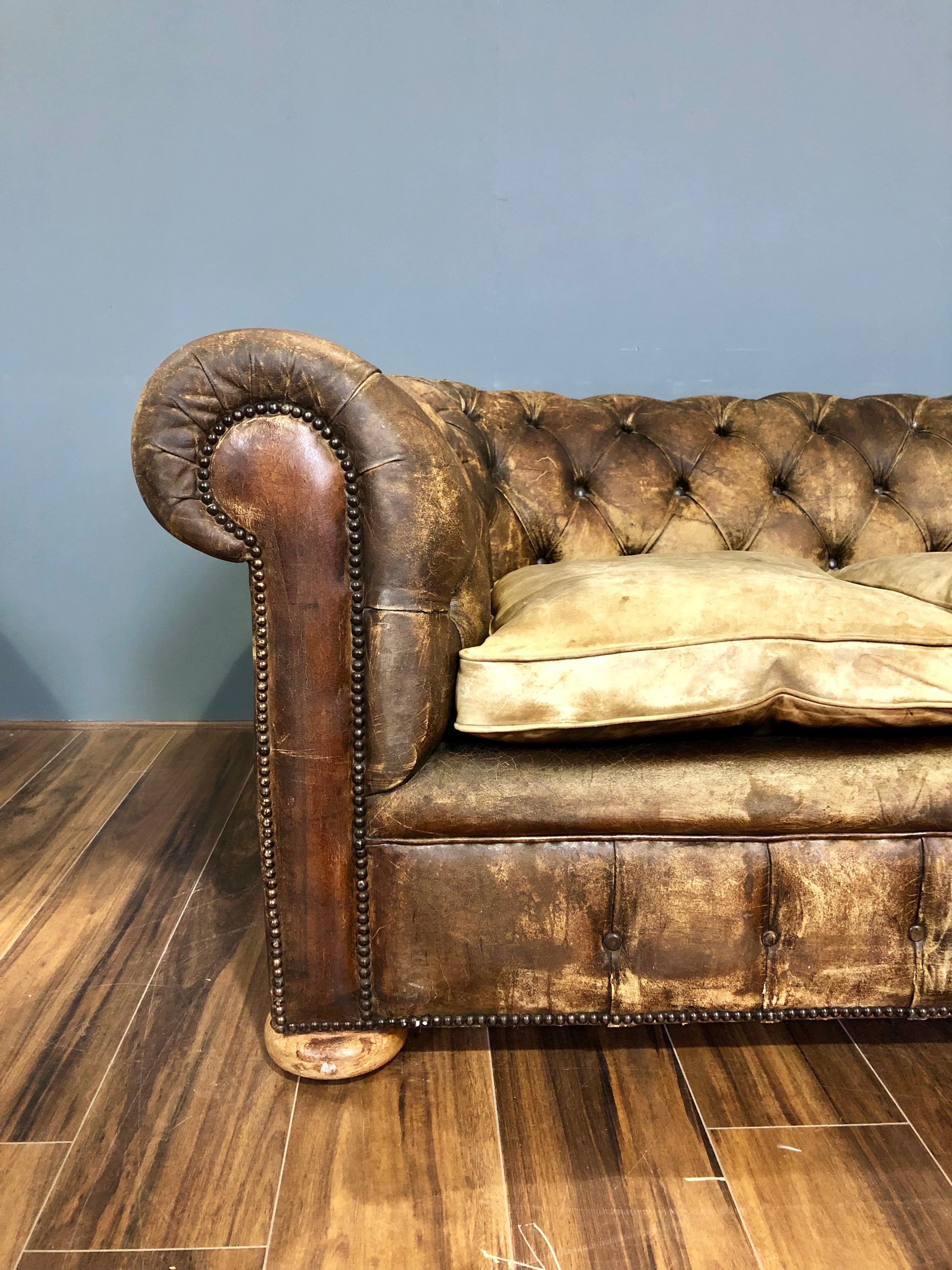 Excellent Early 20thC Antique Chesterfield