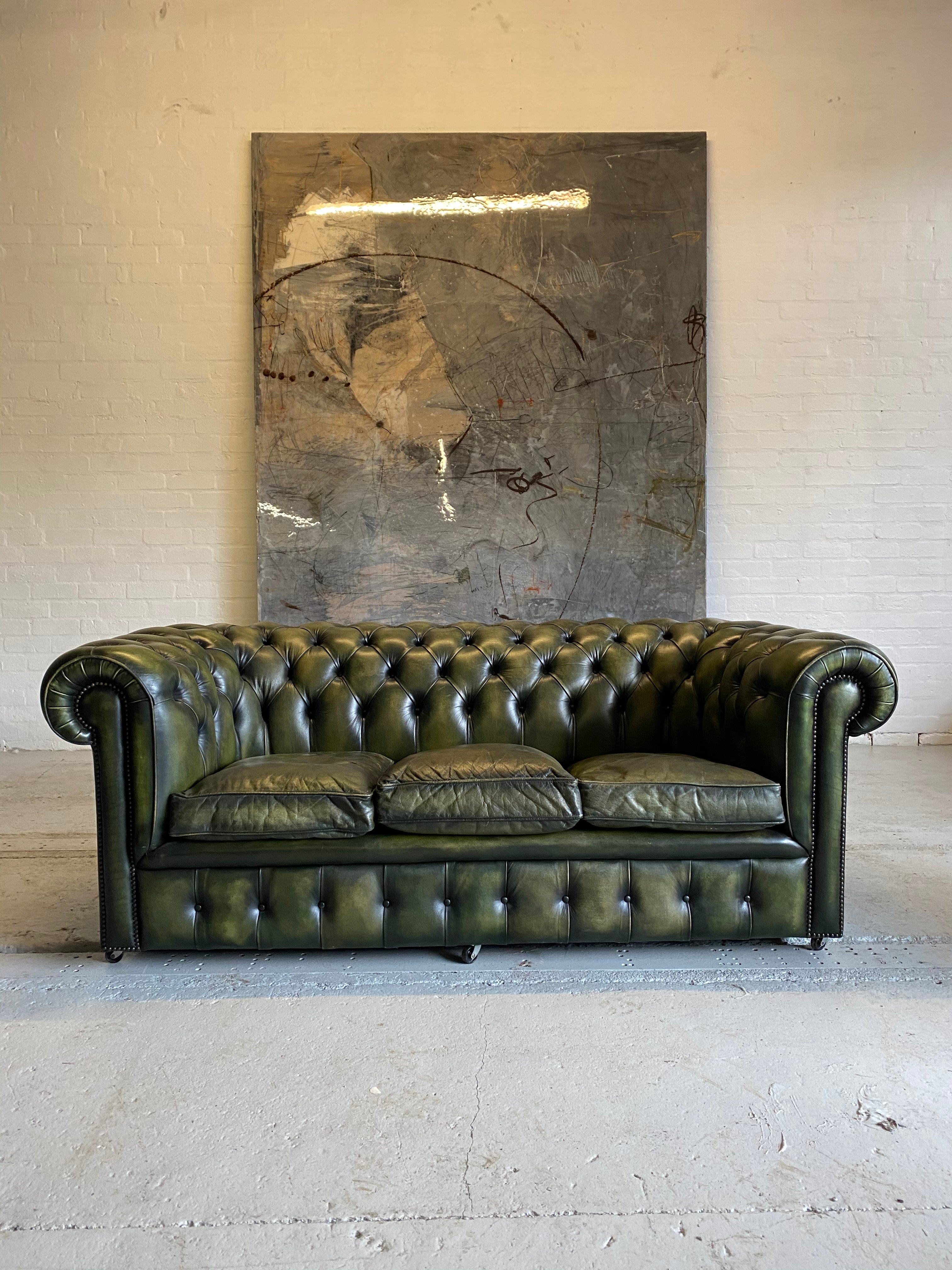 Beautiful Rich Green Chesterfield 3 Piece Suite