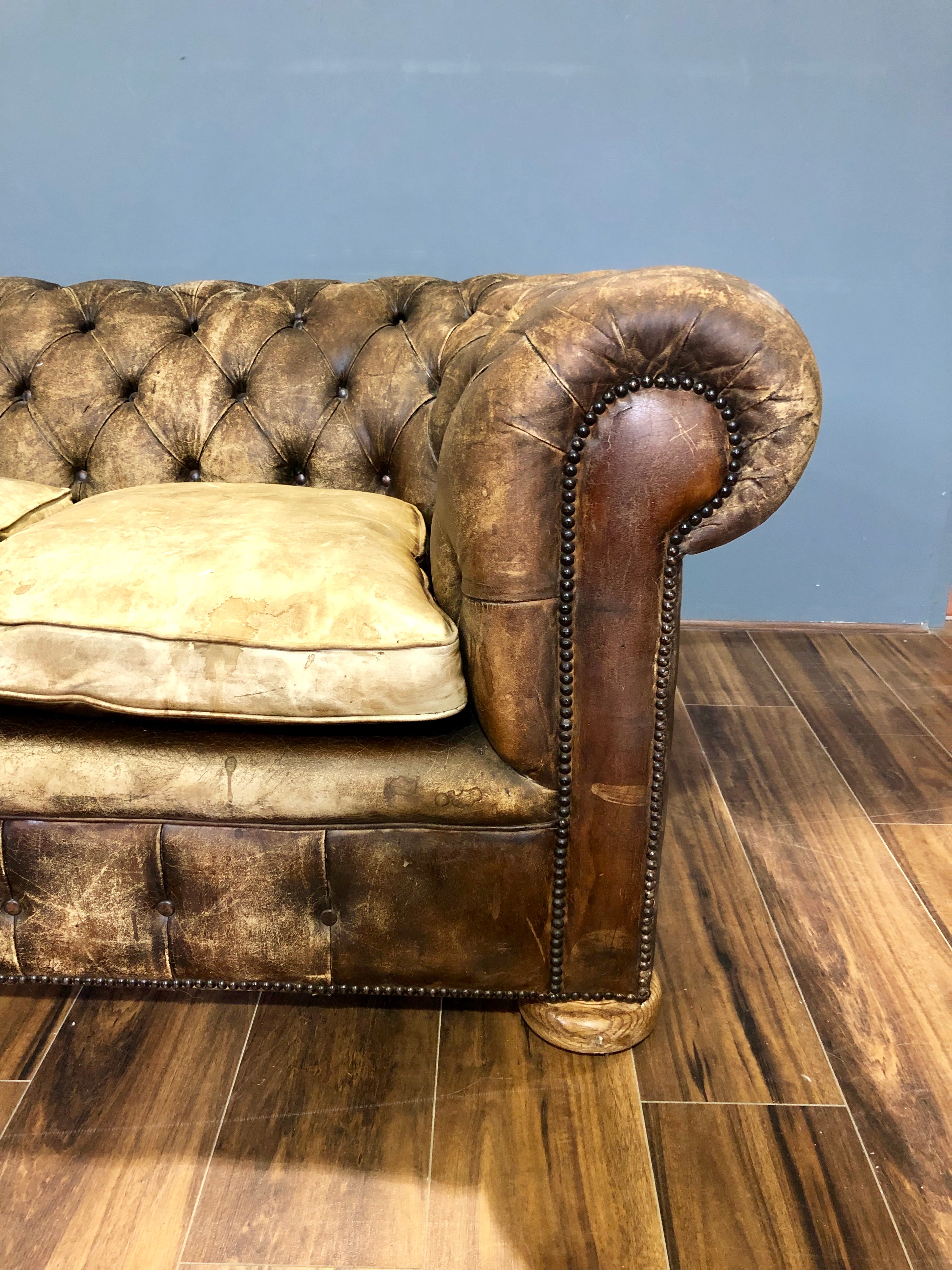 Excellent Early 20thC Antique Chesterfield