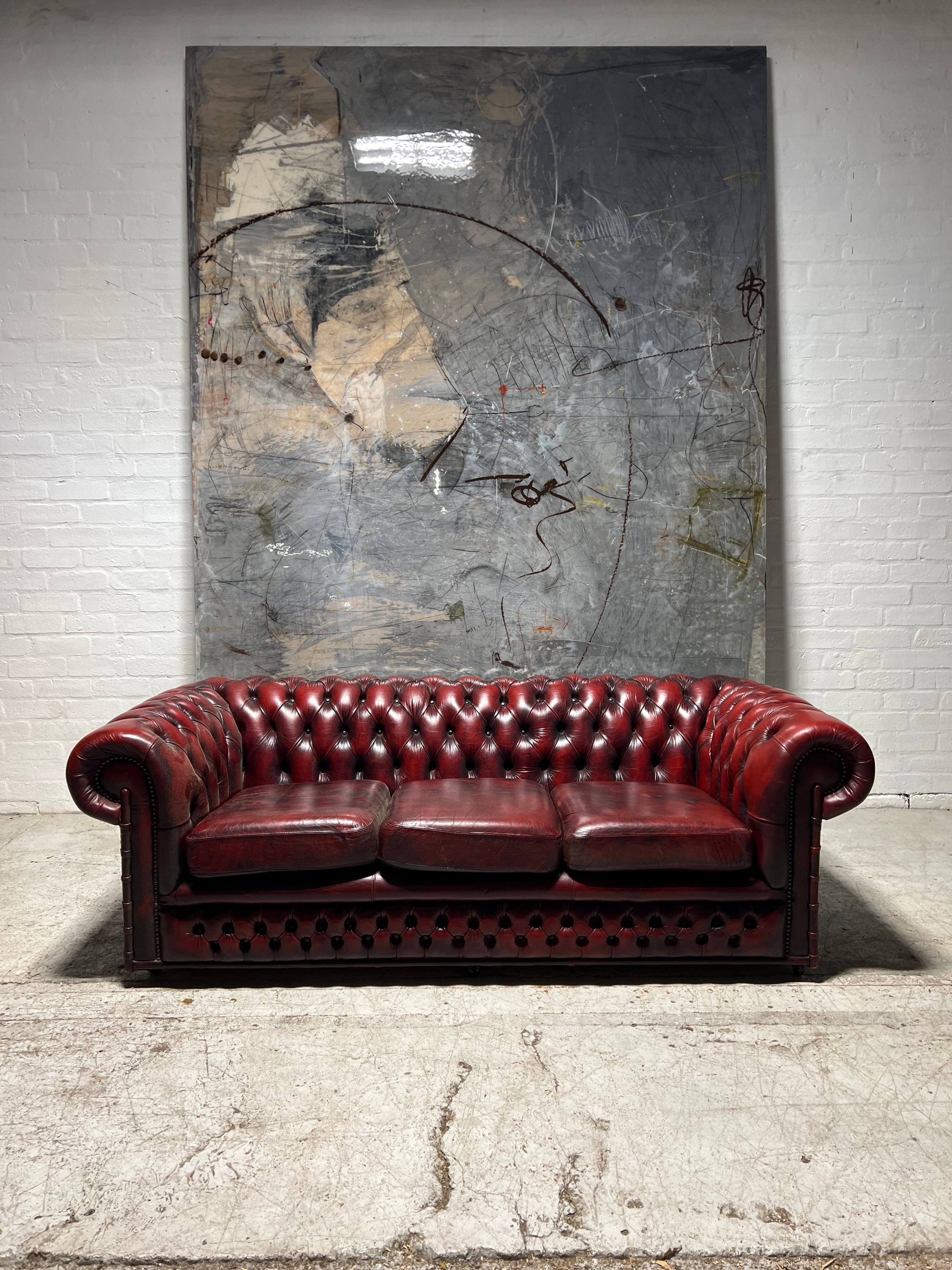 Beautiful!  A Really Good Twice Loved Chesterfield Suite in Wine Leathers