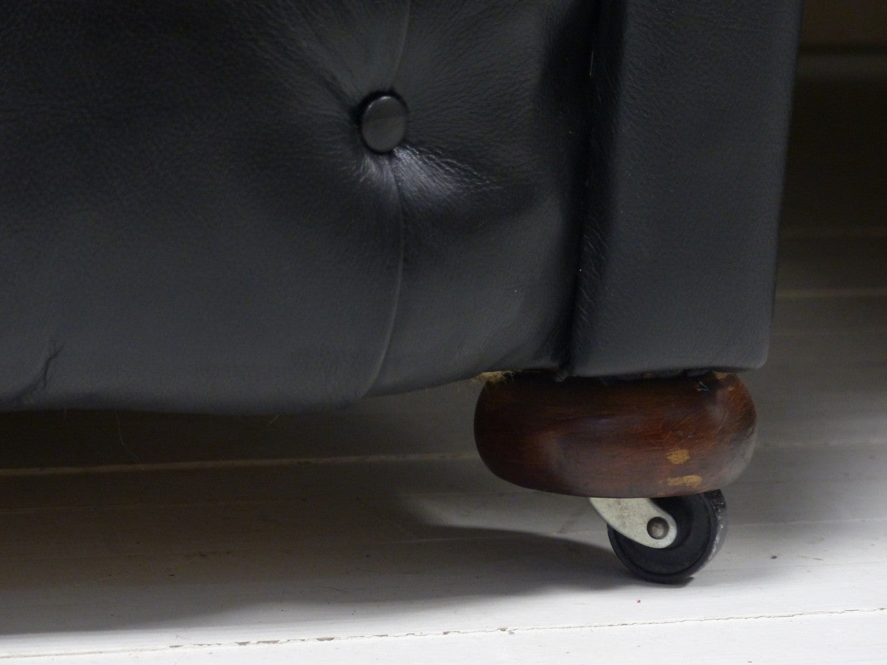 EARLY TWENTIETH CENTURY ANTIQUE CHESTERFIELD IN BLACK