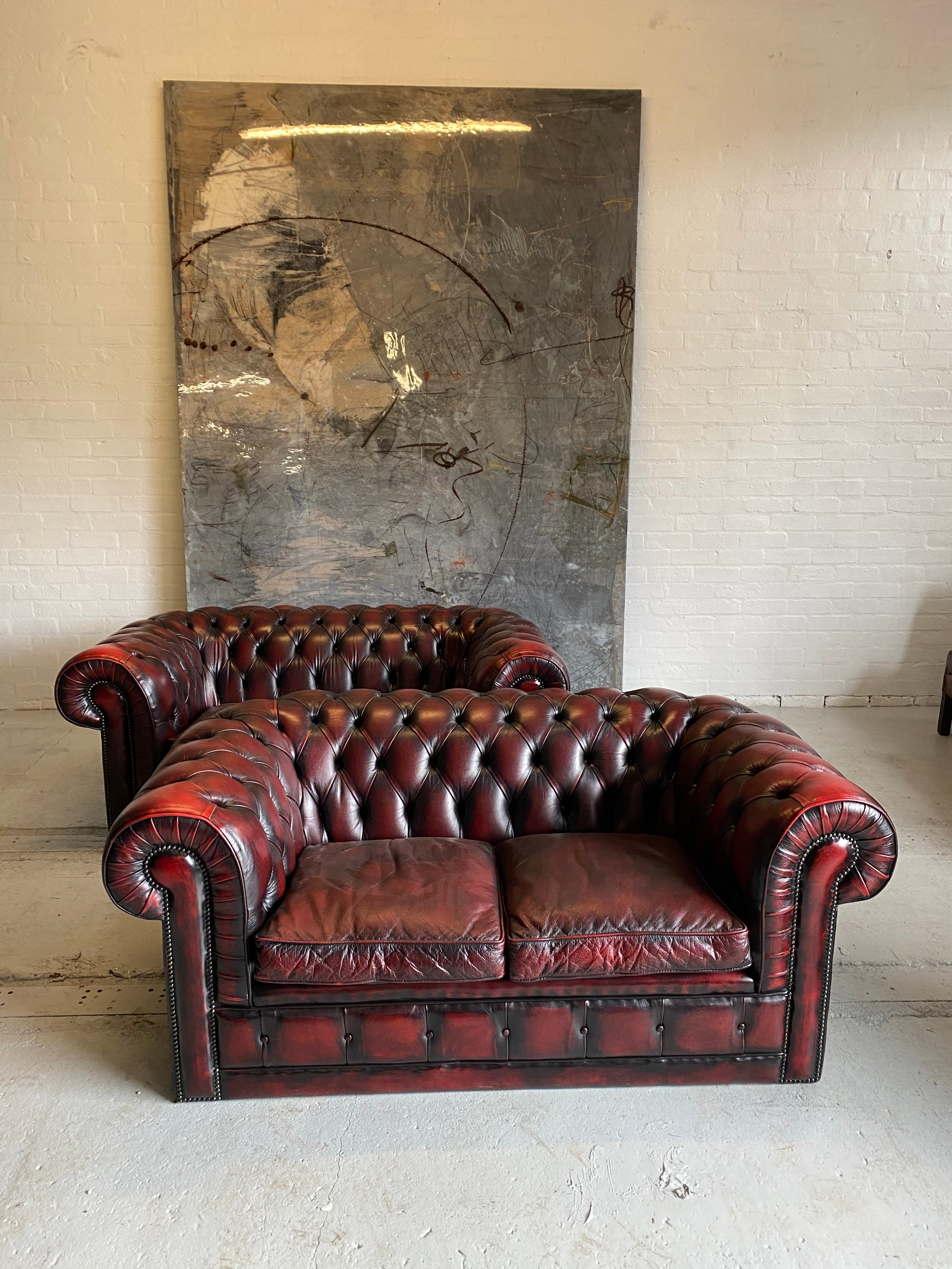 Amazing Wine Leather Chesterfield 2 Seater Sofa