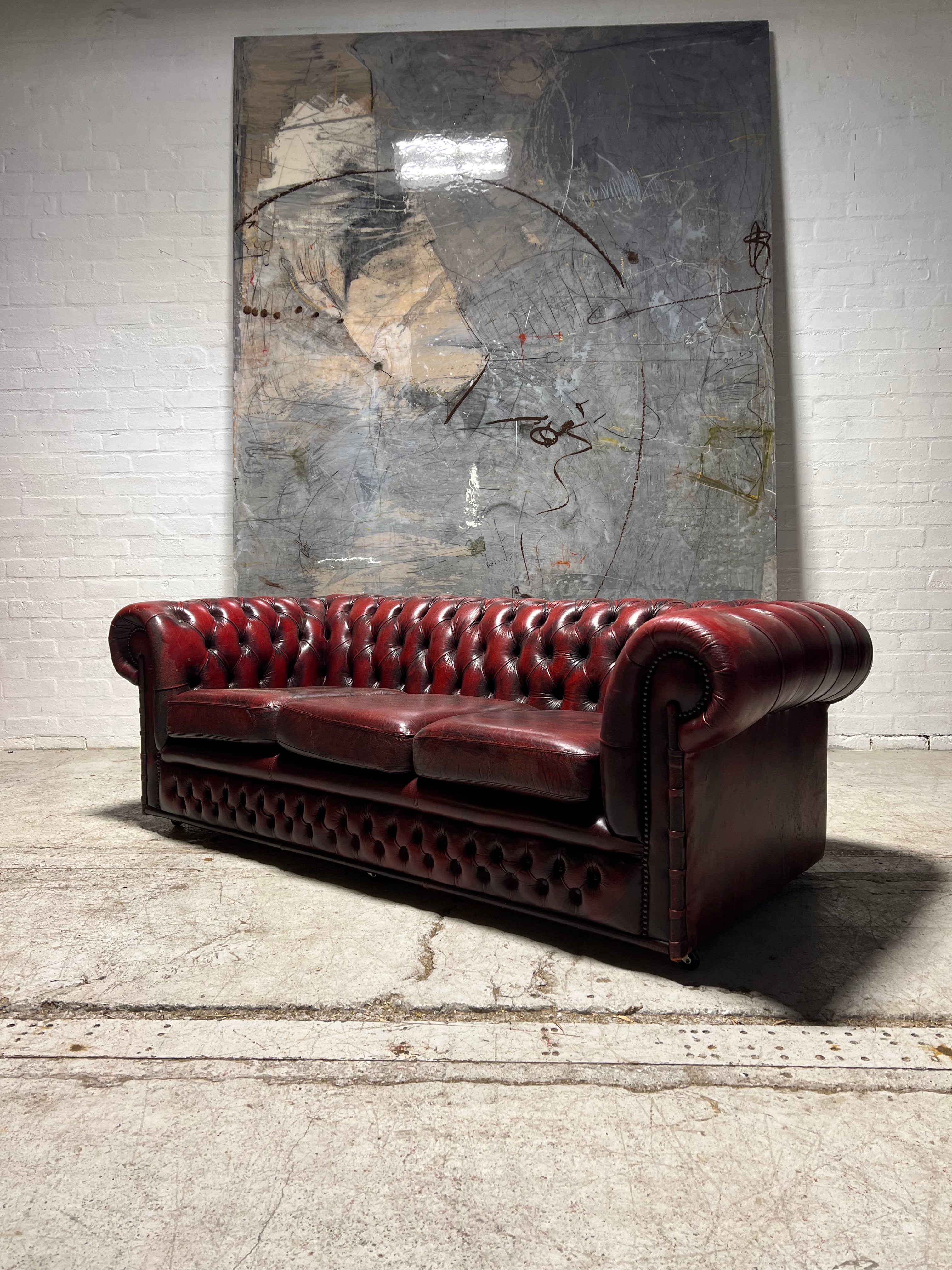 Beautiful!  A Really Good Twice Loved Chesterfield Suite in Wine Leathers