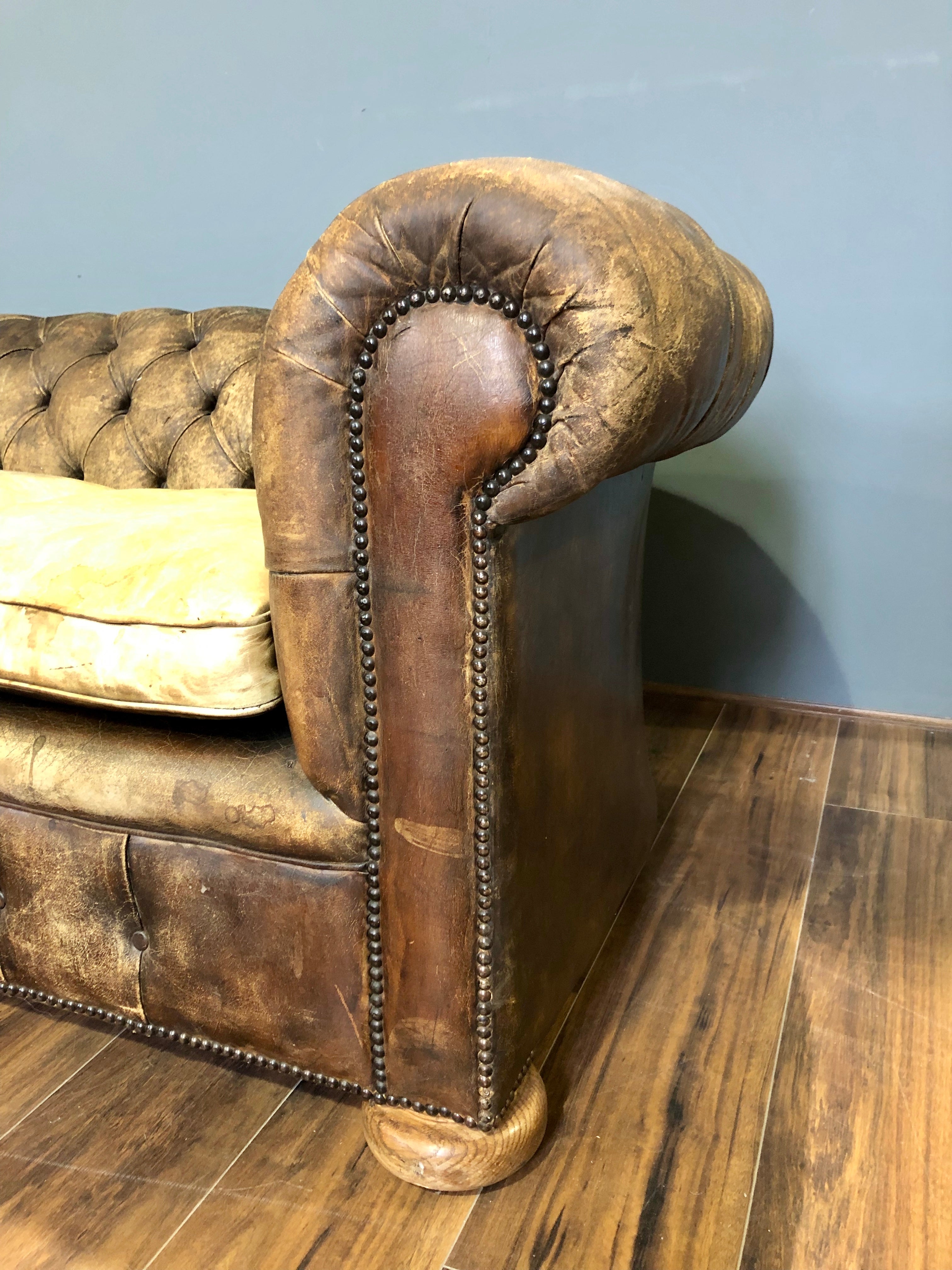 Excellent Early 20thC Antique Chesterfield