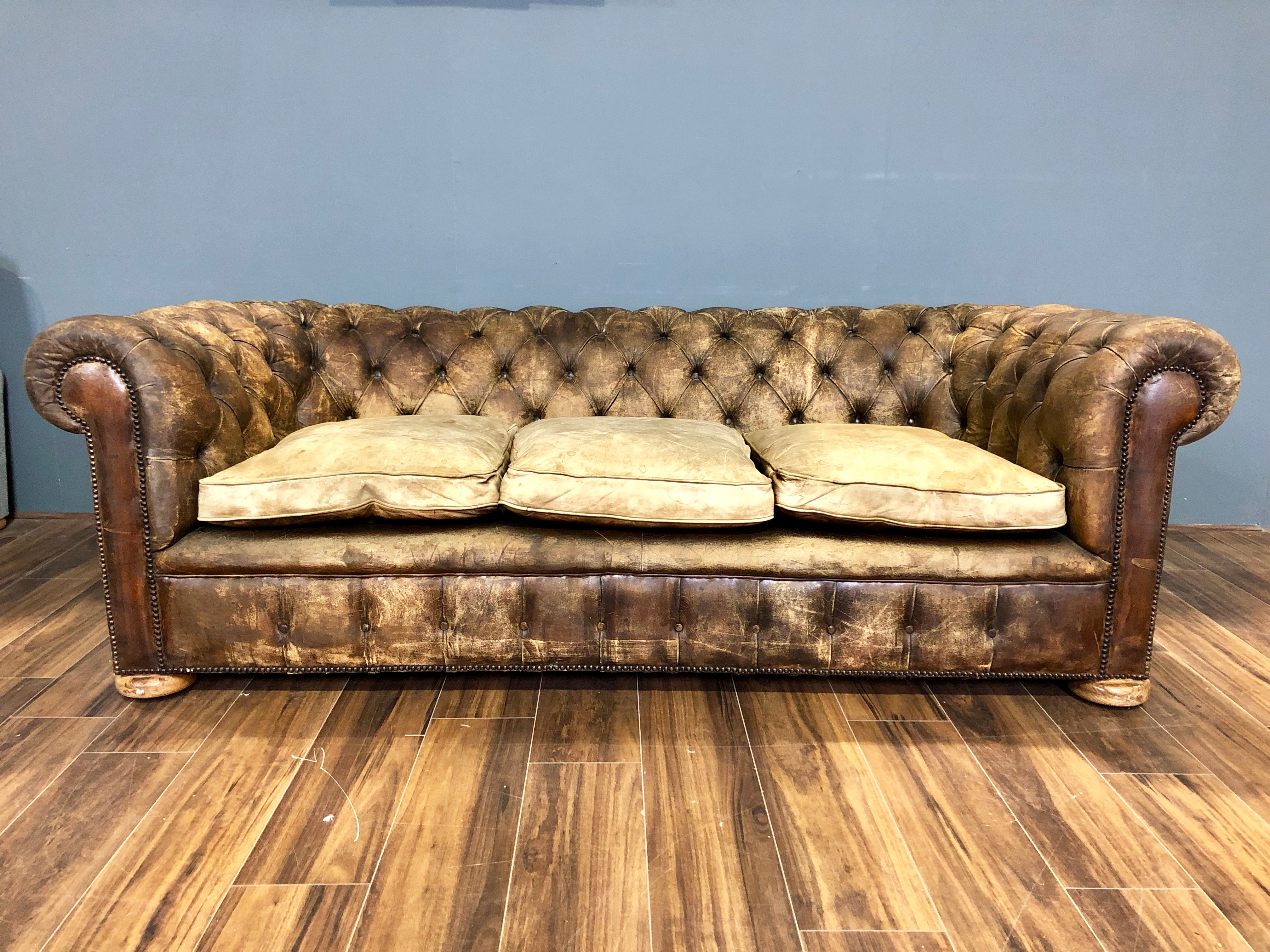 Excellent Early 20thC Antique Chesterfield