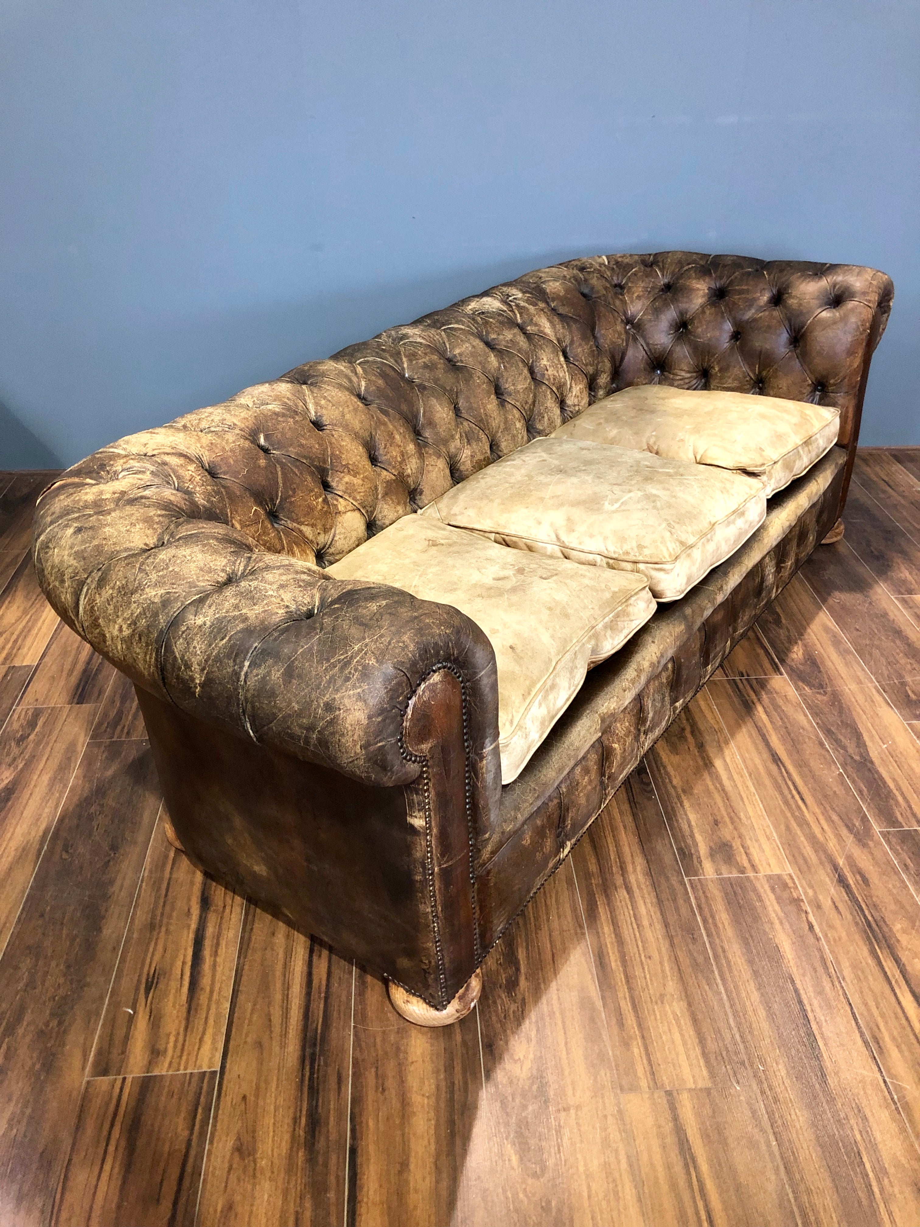 Excellent Early 20thC Antique Chesterfield