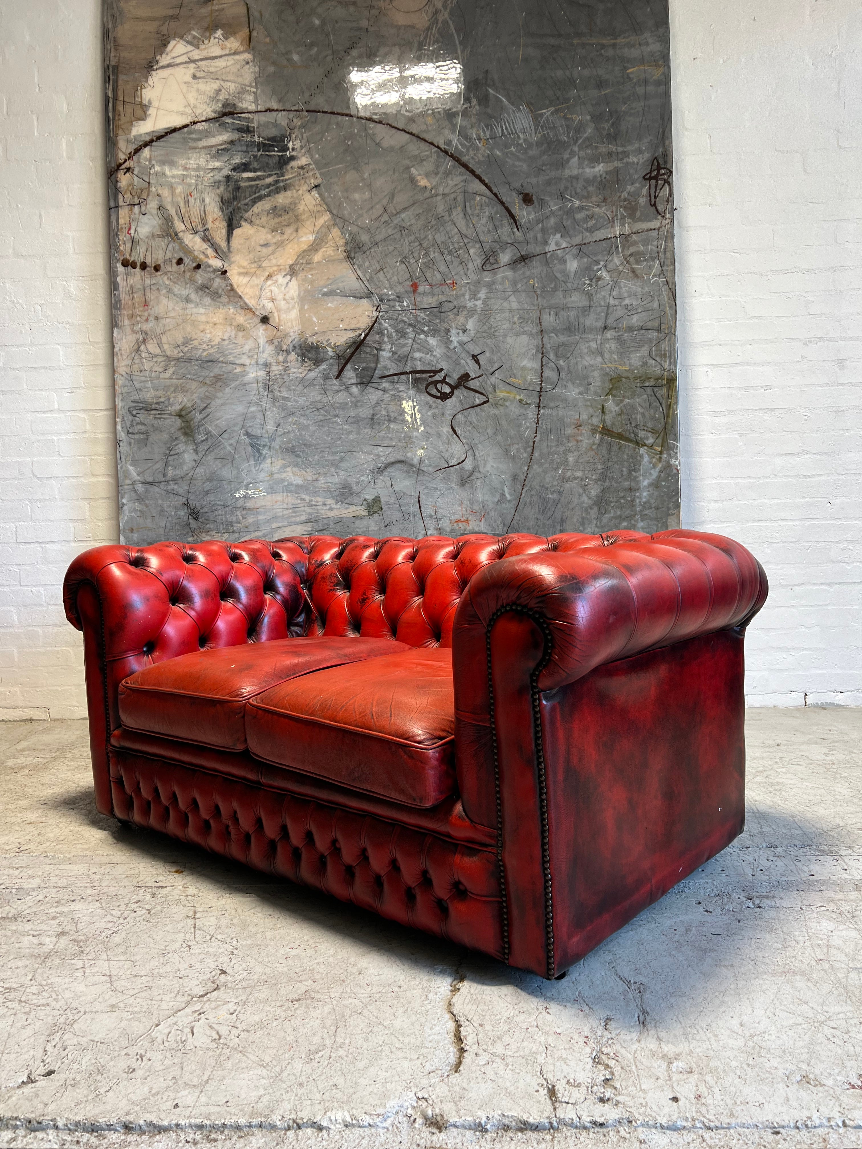 A Lovely Little 2 Seater Leather Chesterfield Sofa in Red