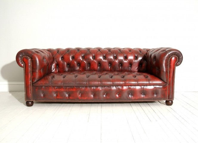 VINTAGE RESTORED SOFA : WINE RED