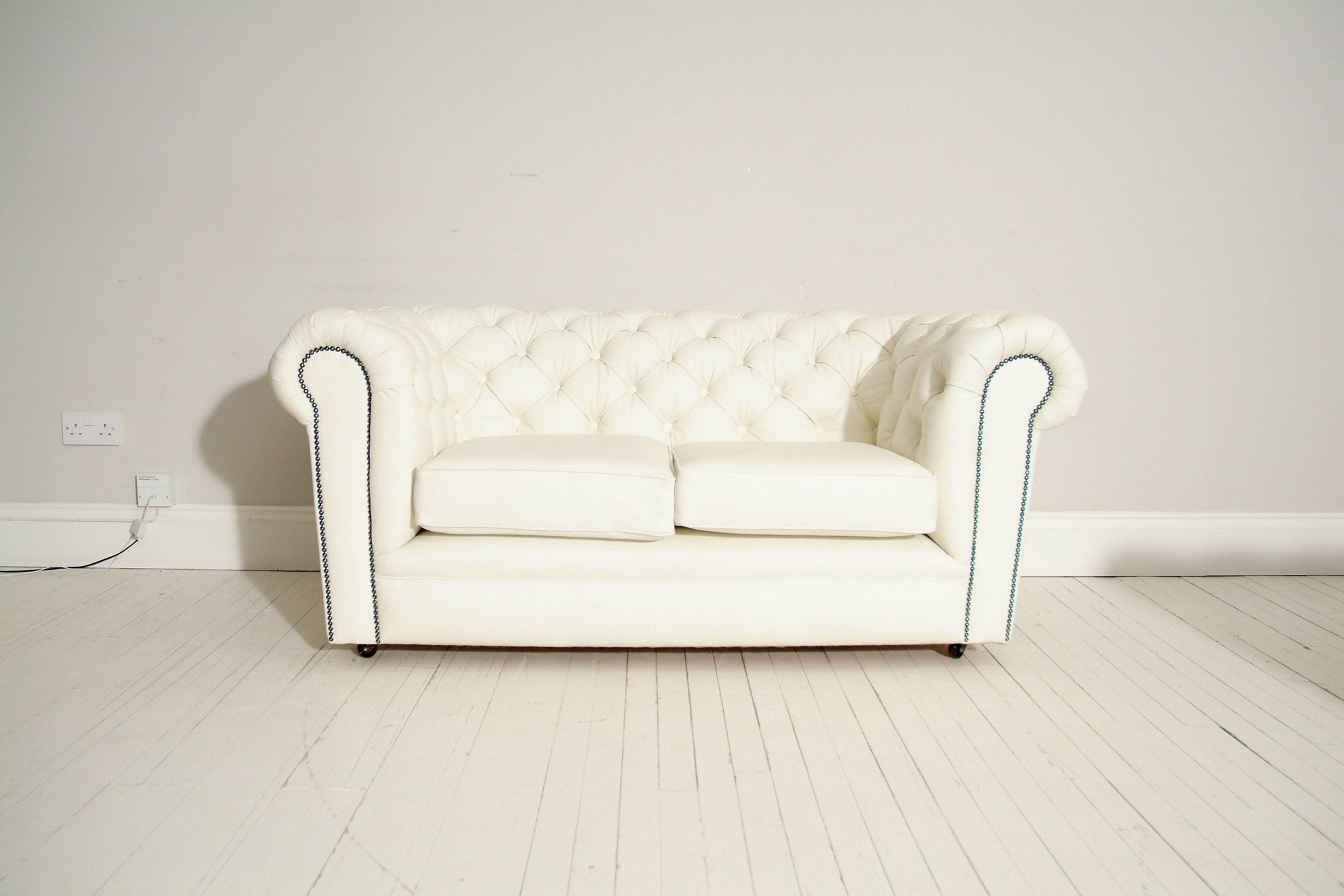 FULLY RESTORED CHESTERFIELD : ARCTIC WHITE