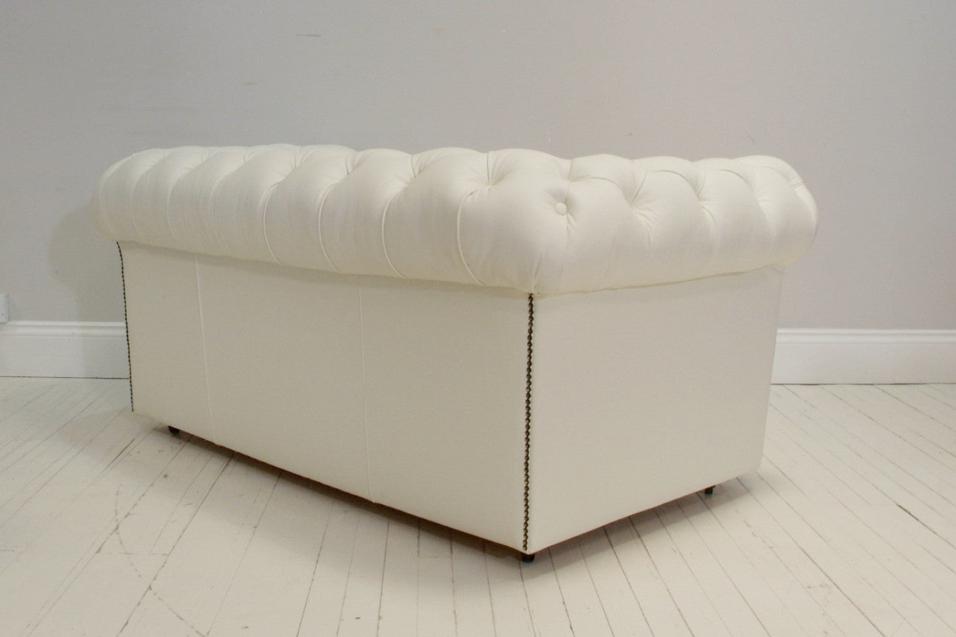 FULLY RESTORED CHESTERFIELD : ARCTIC WHITE