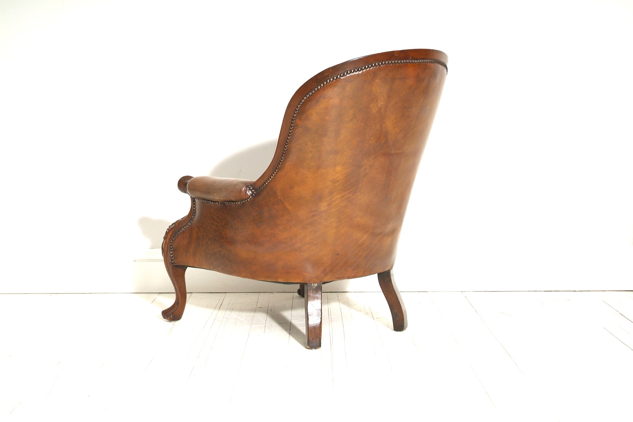 ANTIQUE BROWN LEATHER SLIPPER CHAIR : MID 19THC