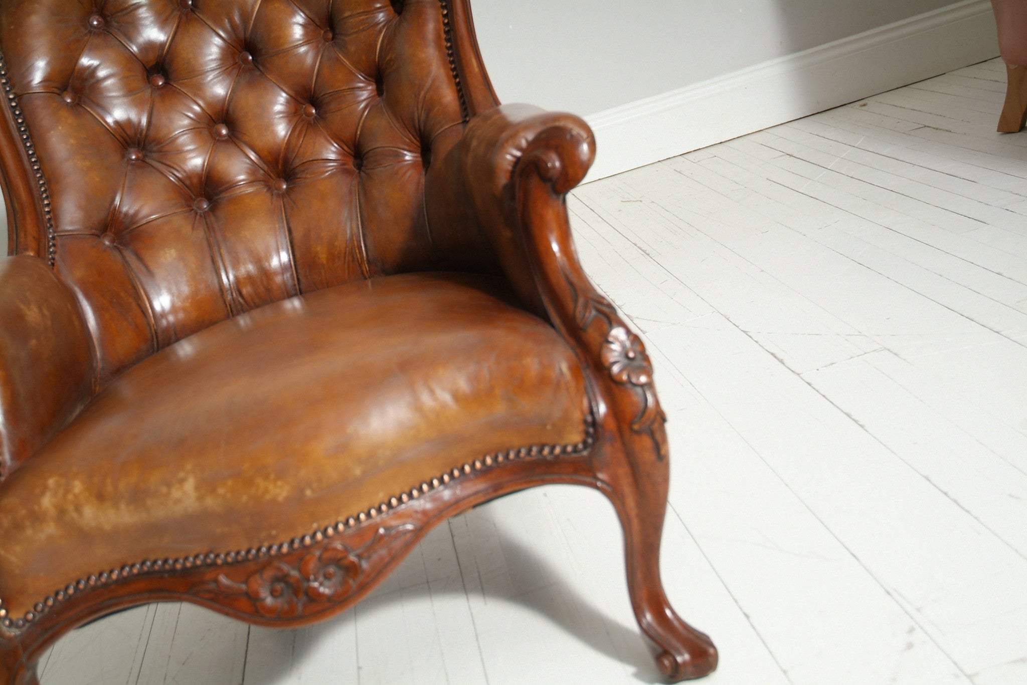 ANTIQUE BROWN LEATHER SLIPPER CHAIR : MID 19THC