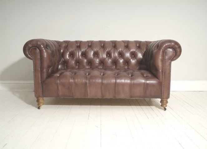 MILENA SOFA : RICH OAK