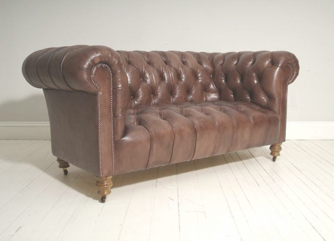 MILENA SOFA : RICH OAK