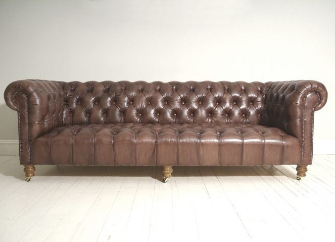 MILENA SOFA : RICH OAK