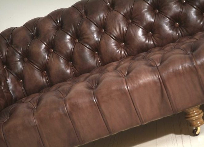 MILENA SOFA : RICH OAK