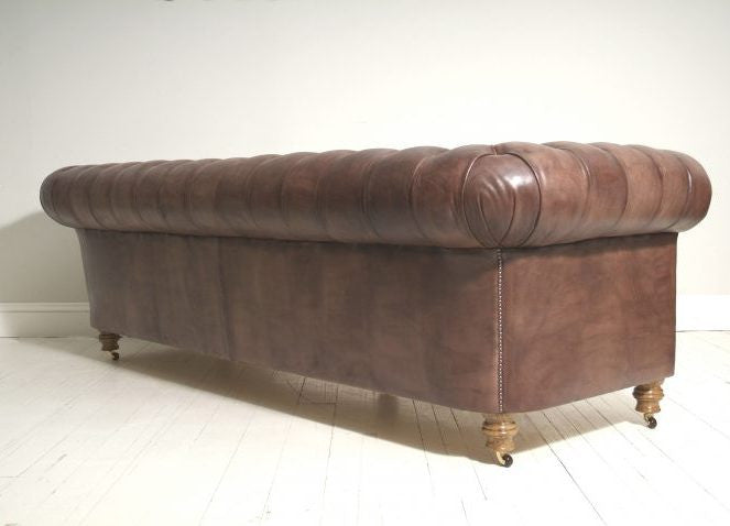 MILENA SOFA : RICH OAK