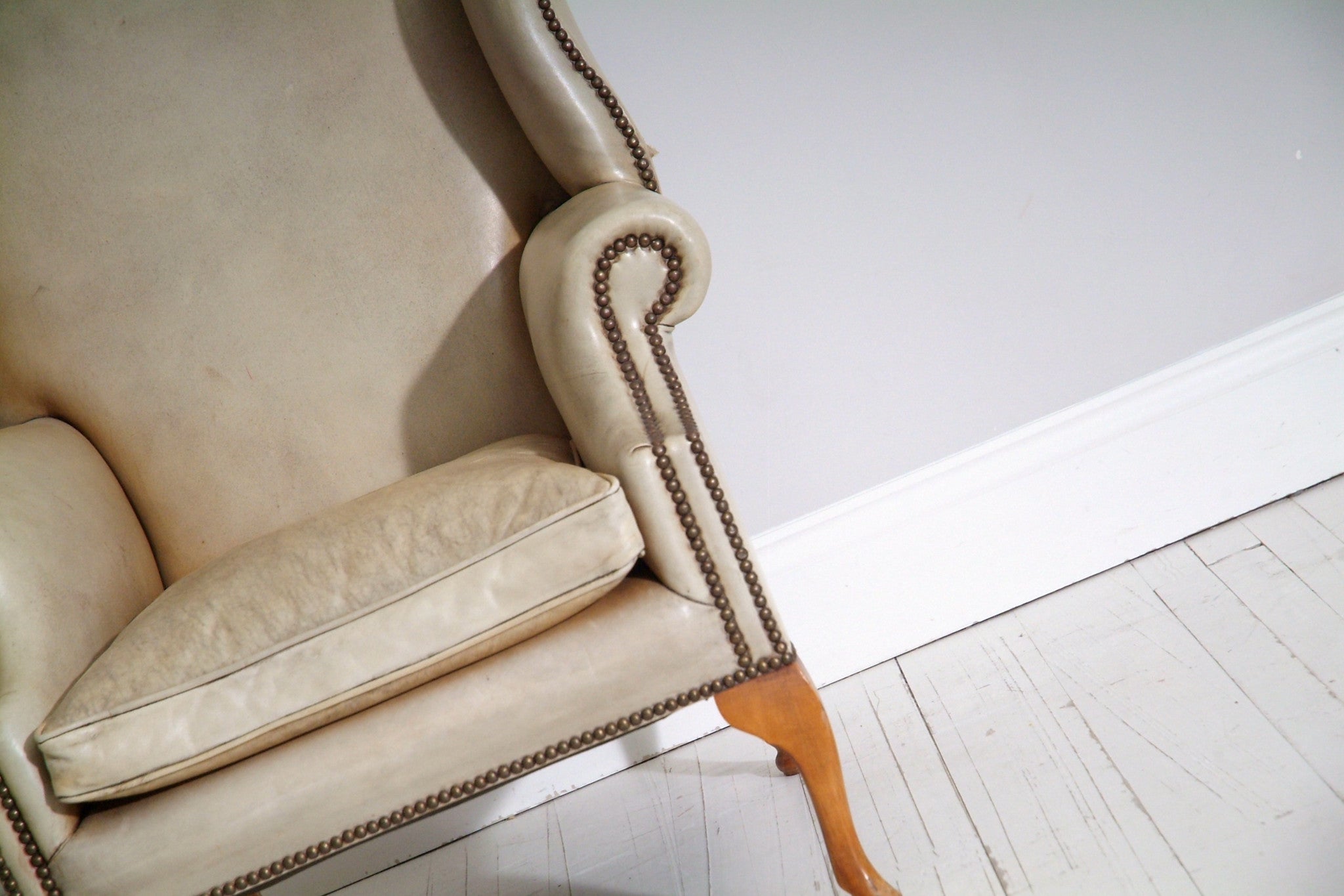 VINTAGE WING BACK QUEEN ANNE CHAIR : PARCHMENT