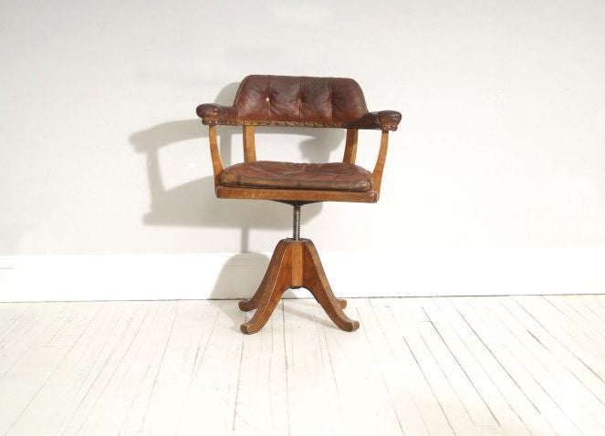 EARLY 20TH CENTURY CAPTAINS ANTIQUE CHAIR : ORIGINAL LEATHER