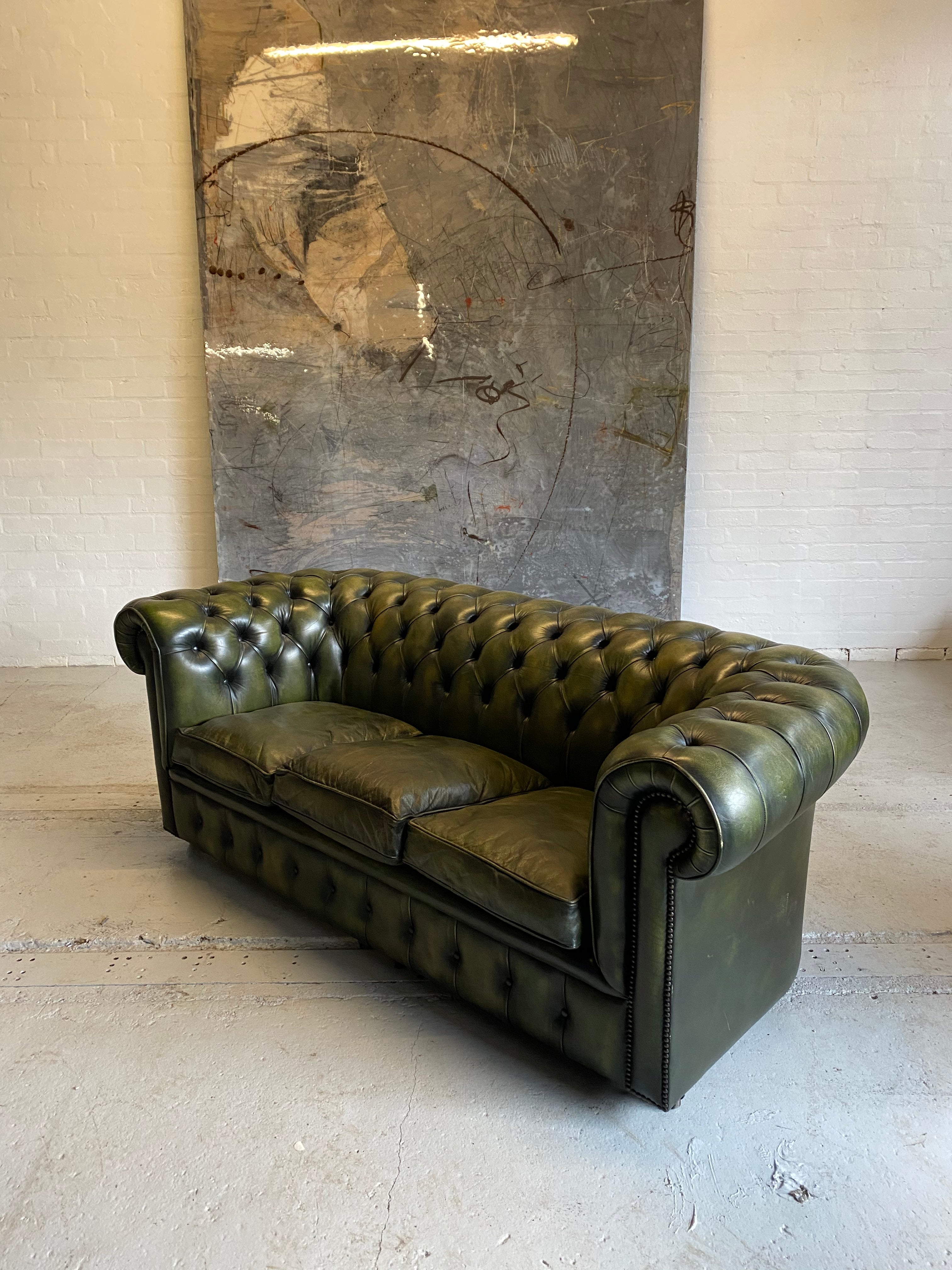 Beautiful Rich Green Chesterfield 3 Piece Suite