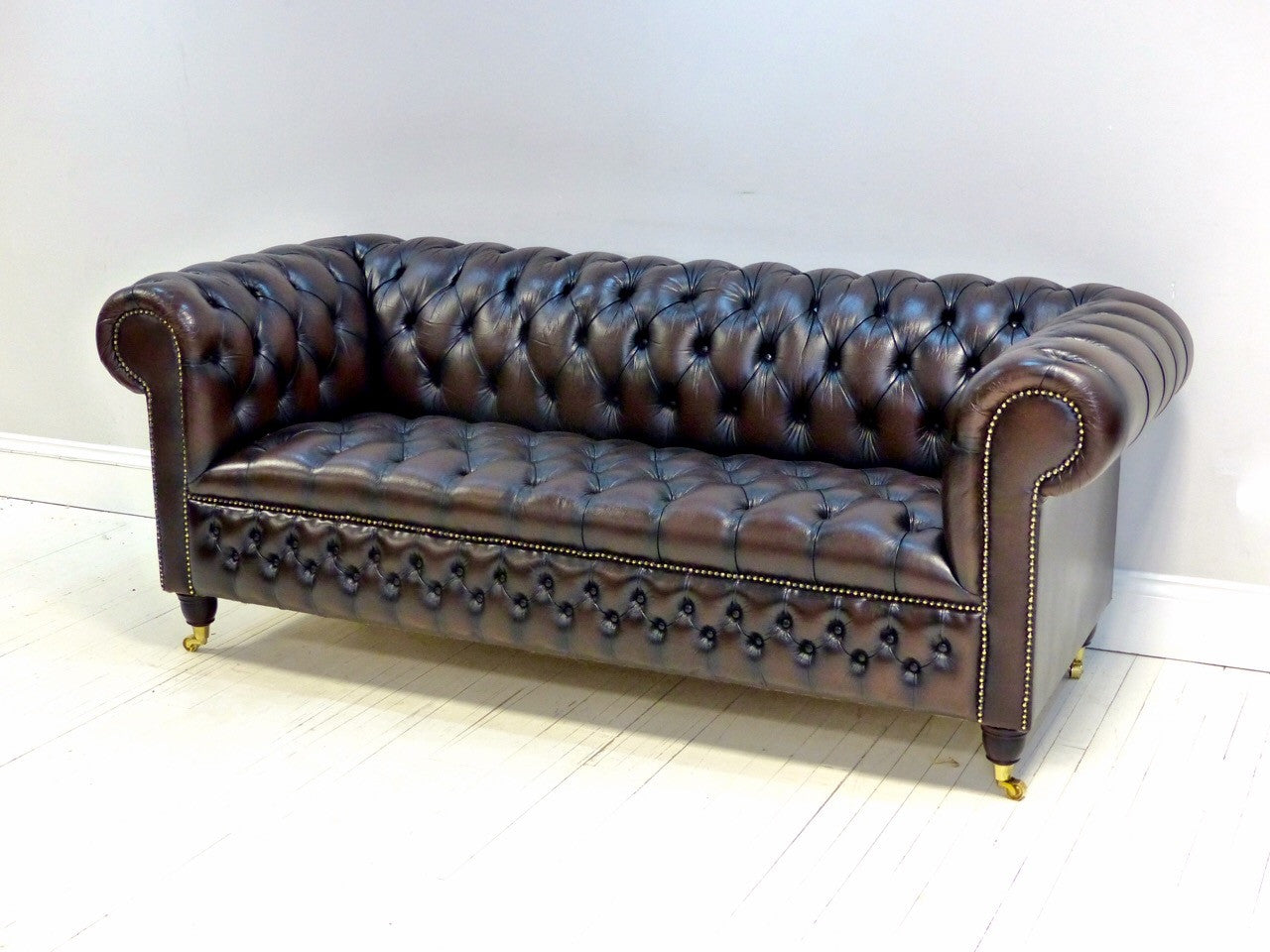 TRADITIONALLY FINISHED FULLY RESTORED SECOND HAND CHESTERFIELD