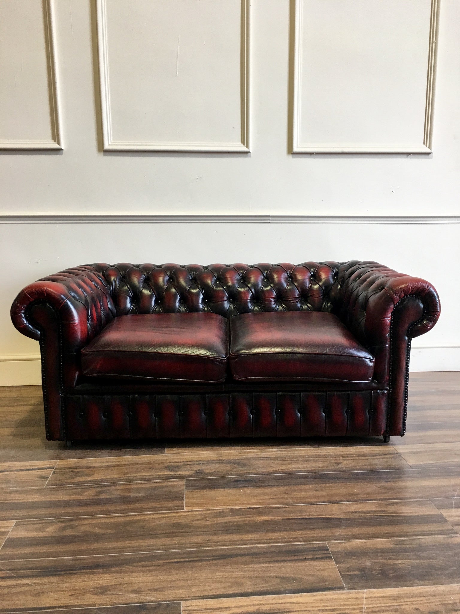 A Great Little 2 Seater Leather Chesterfield in Lovely Condition