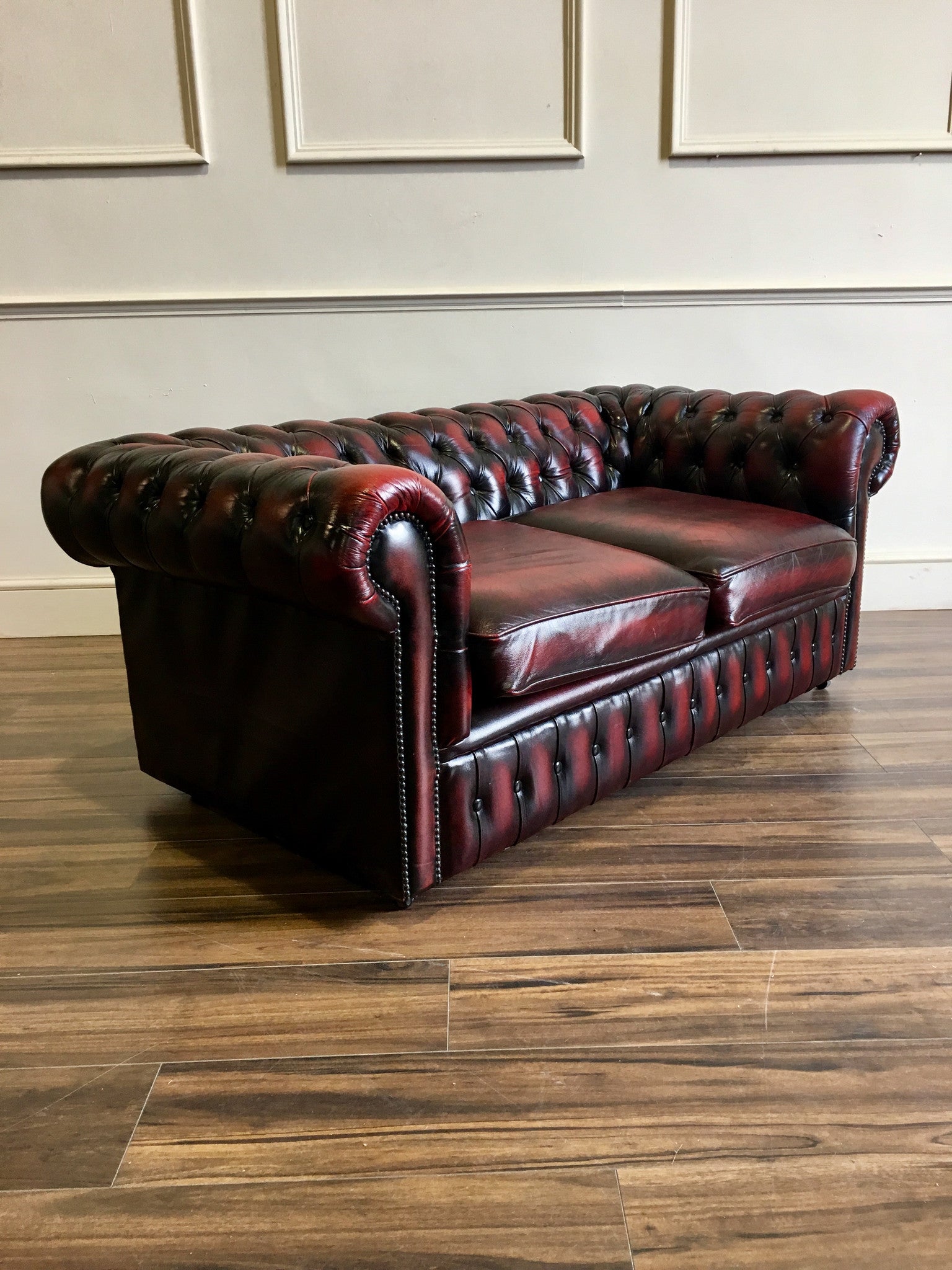 A Great Little 2 Seater Leather Chesterfield in Lovely Condition