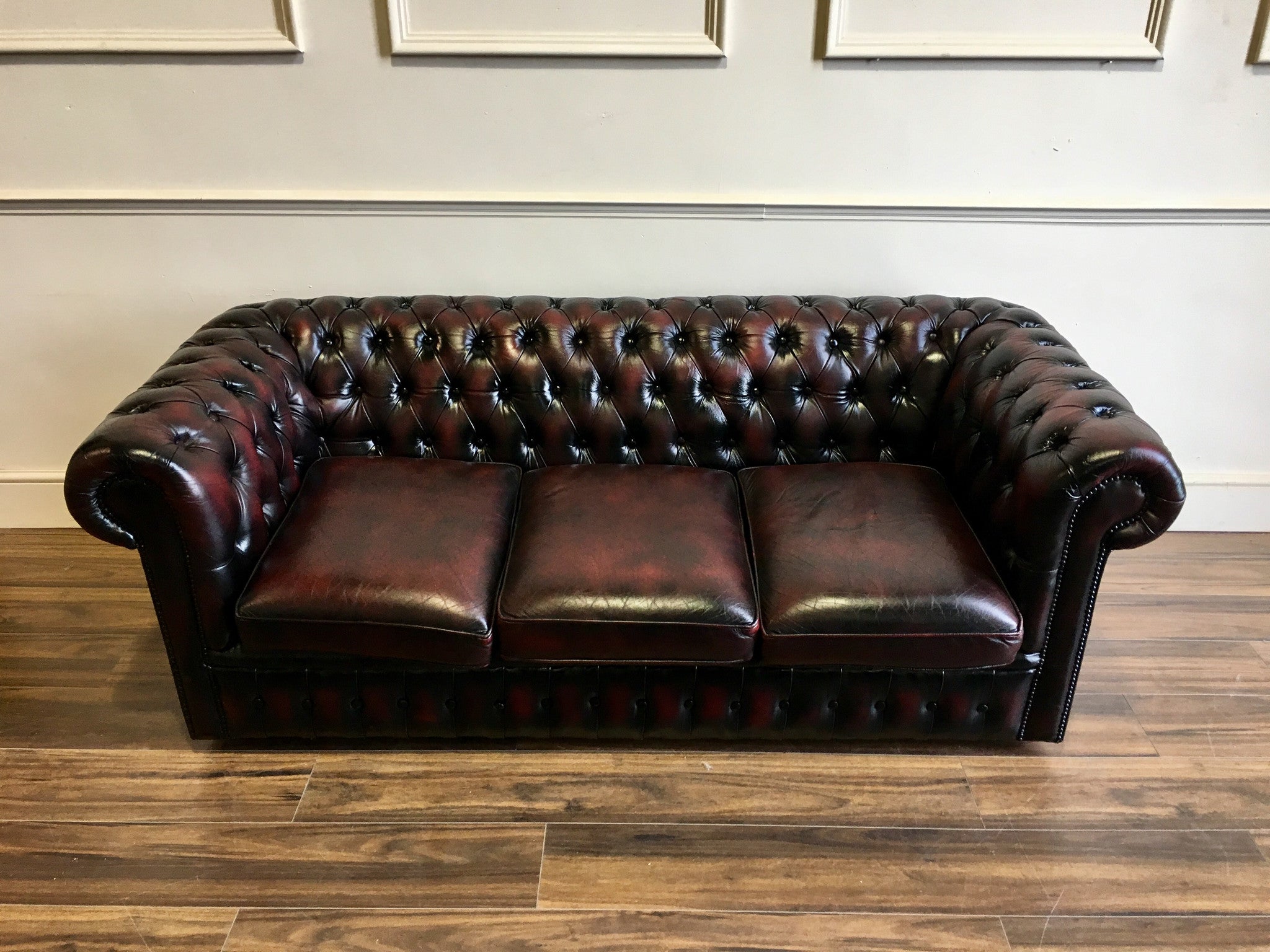 A super little Used 3 Seater Leather Sofa in Wine