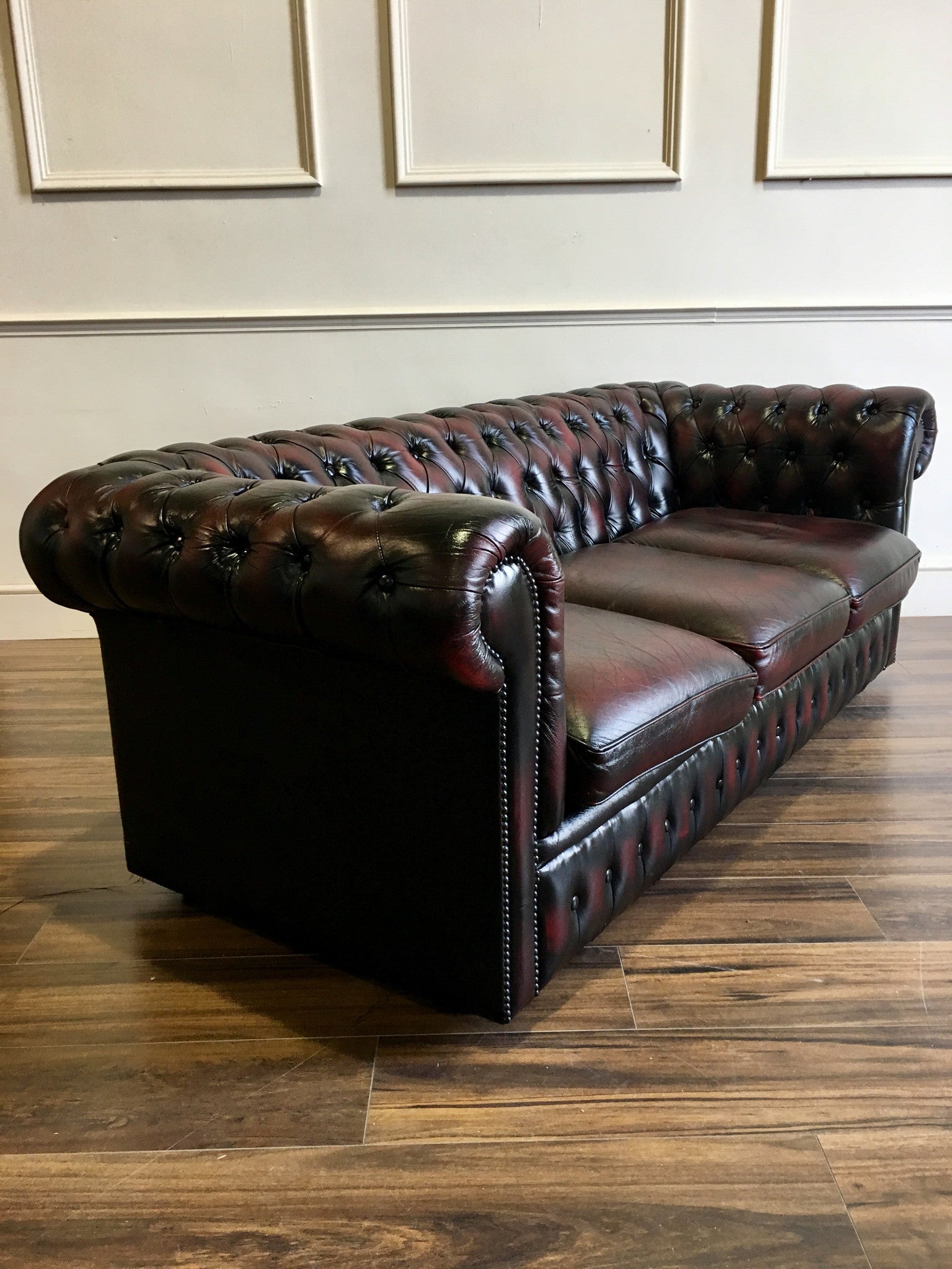 A super little Used 3 Seater Leather Sofa in Wine