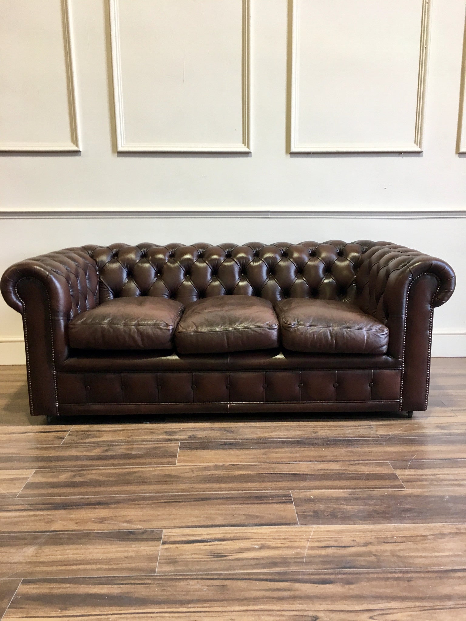 Excellent Twice Loved Leather Chesterfield in Chocolate Brown