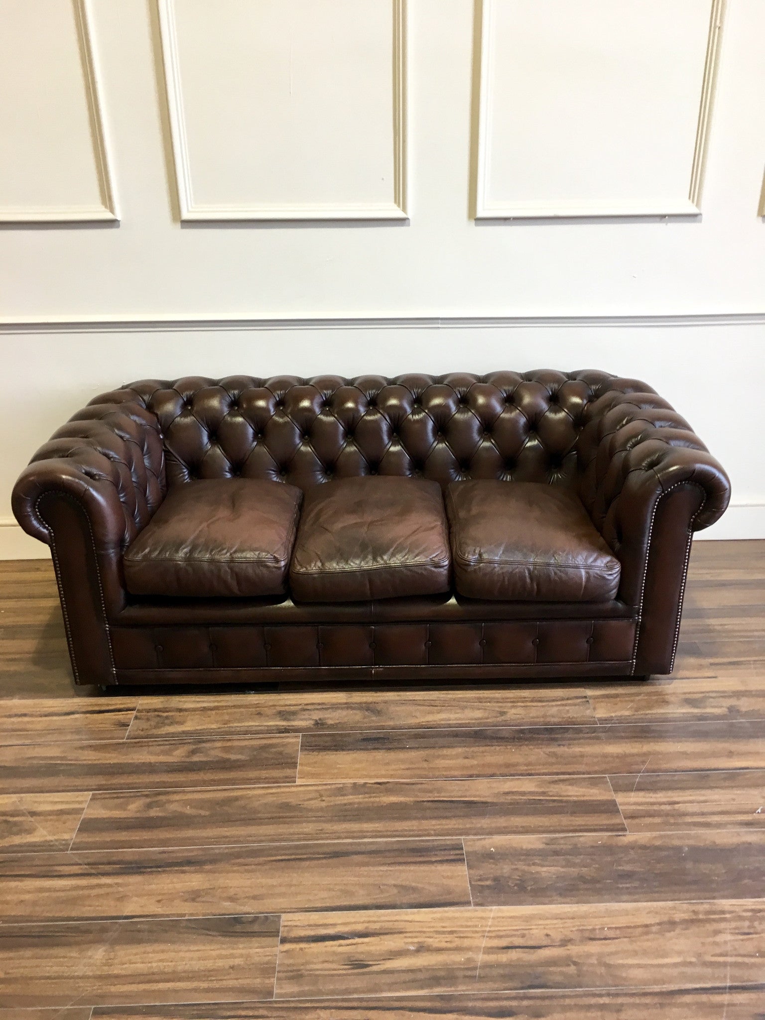 Excellent Twice Loved Leather Chesterfield in Chocolate Brown