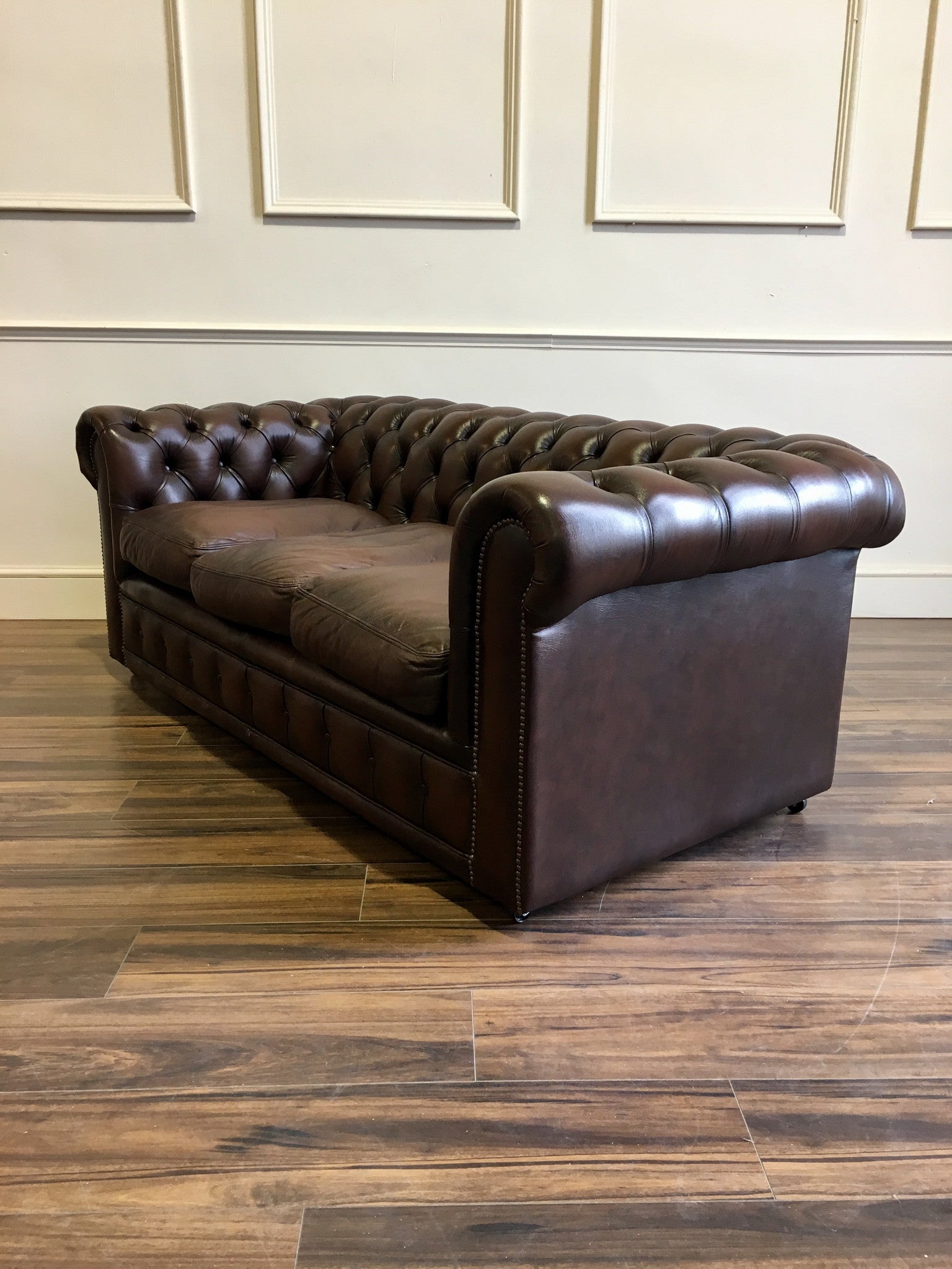 Excellent Twice Loved Leather Chesterfield in Chocolate Brown