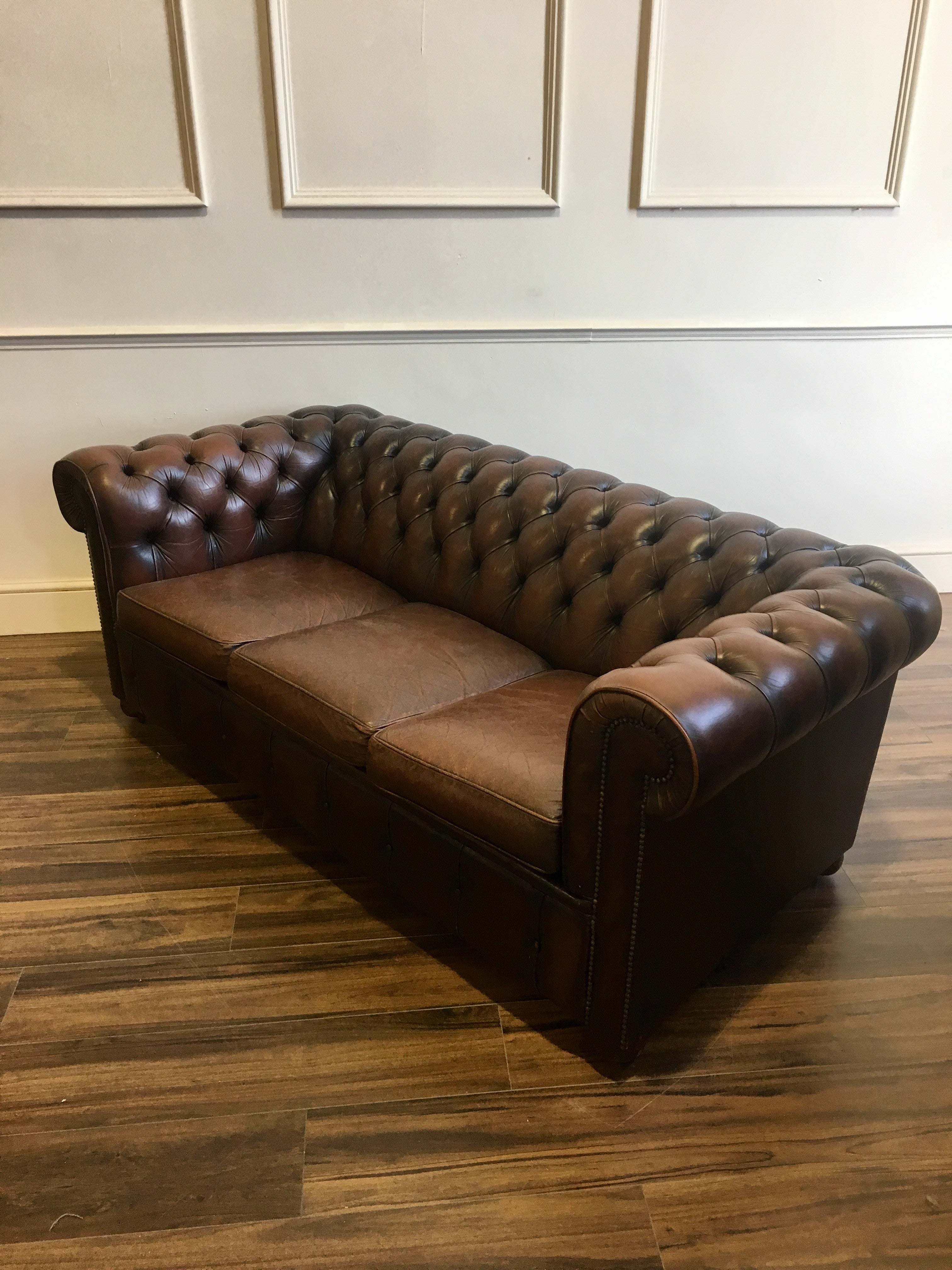 A Very Good Vintage Leather Sofa in Rich Browns