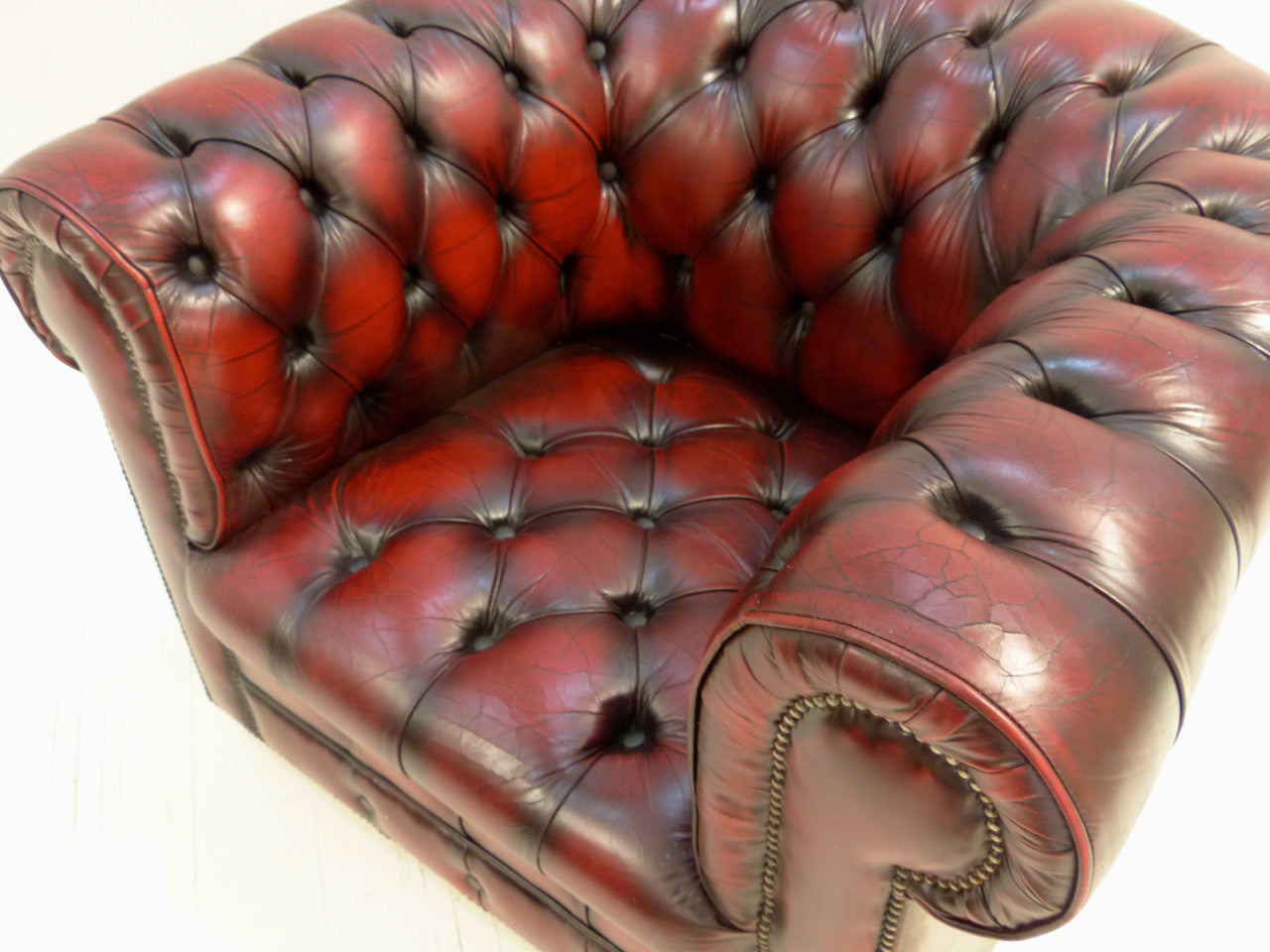 STUNNING WINE GENTLEMAN’S CLUB ARMCHAIR