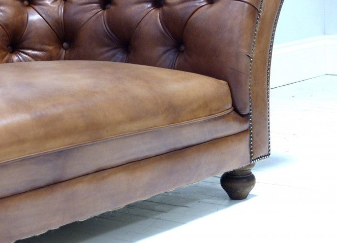 THE PALMERSTON CHESTERFIELD SOFA : RICH TAN