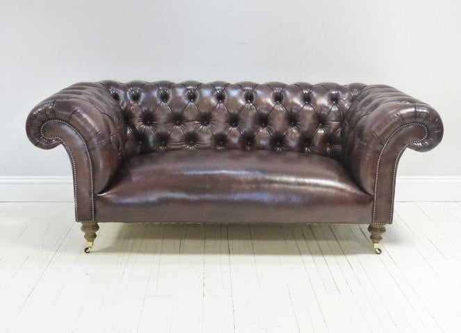 THE PALMERSTON CHESTERFIELD SOFA : WALNUT