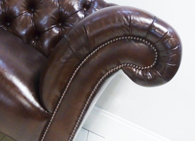 THE PALMERSTON CHESTERFIELD SOFA : WALNUT